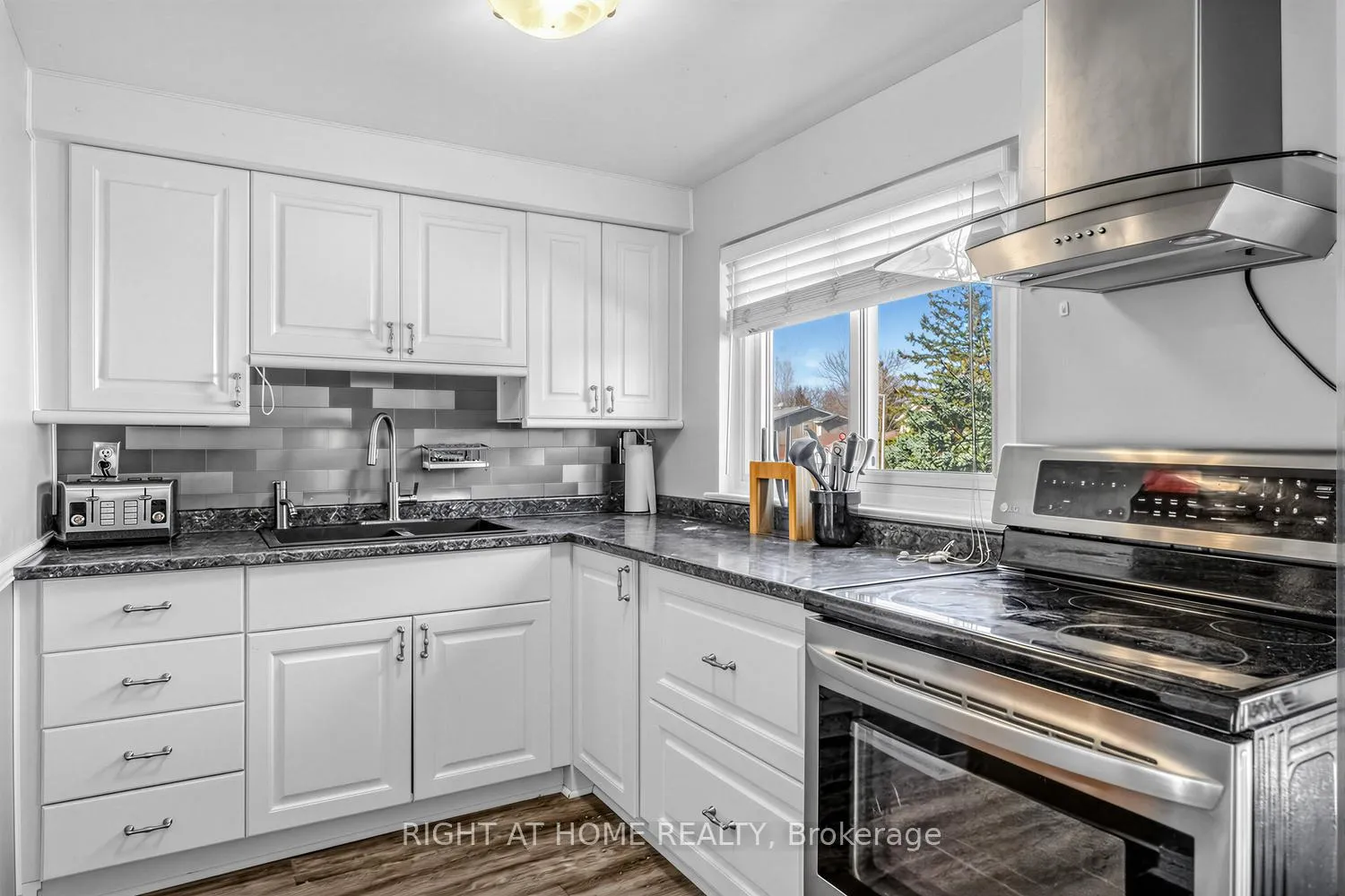 Photo 6 of Unit 3, 2 Worton Avenue, Guelph, Willow West/Sugarbush/West Acres — HOMEH