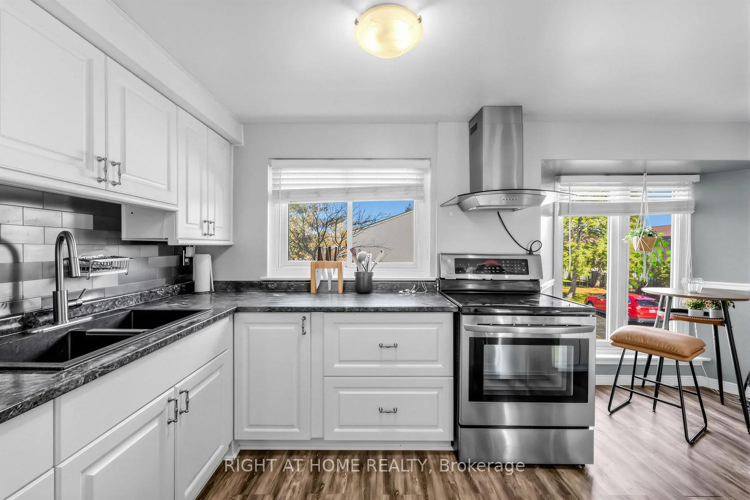Photo 7 of Unit 3, 2 Worton Avenue, Guelph, Willow West/Sugarbush/West Acres — HOMEH