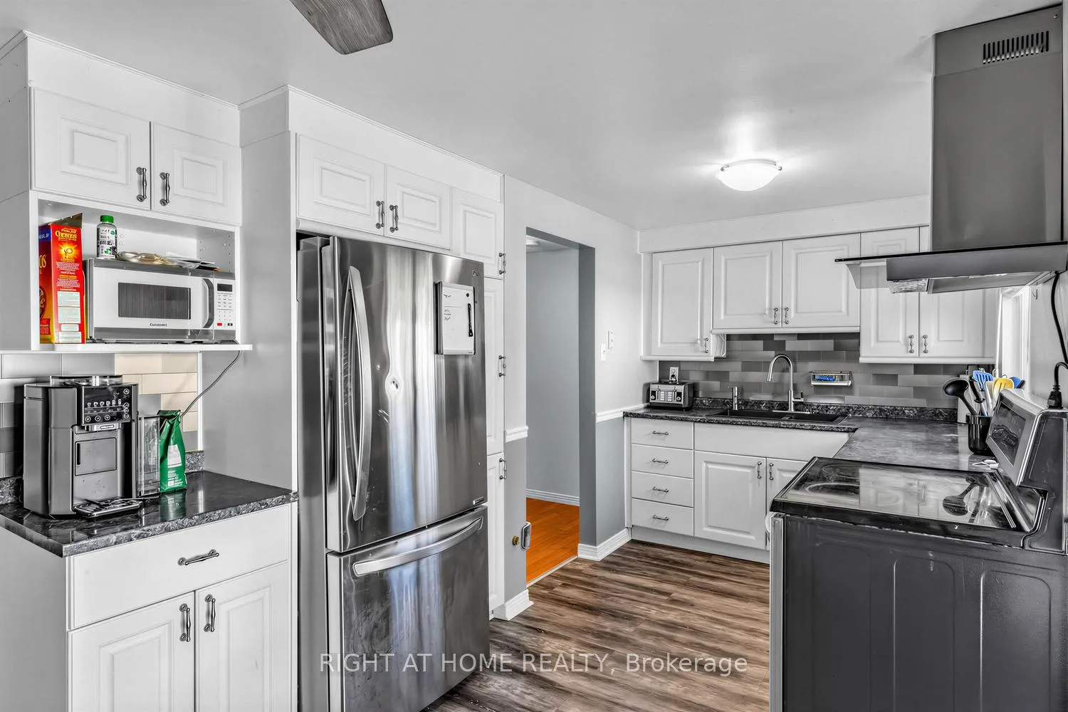 Photo 8 of Unit 3, 2 Worton Avenue, Guelph, Willow West/Sugarbush/West Acres — HOMEH