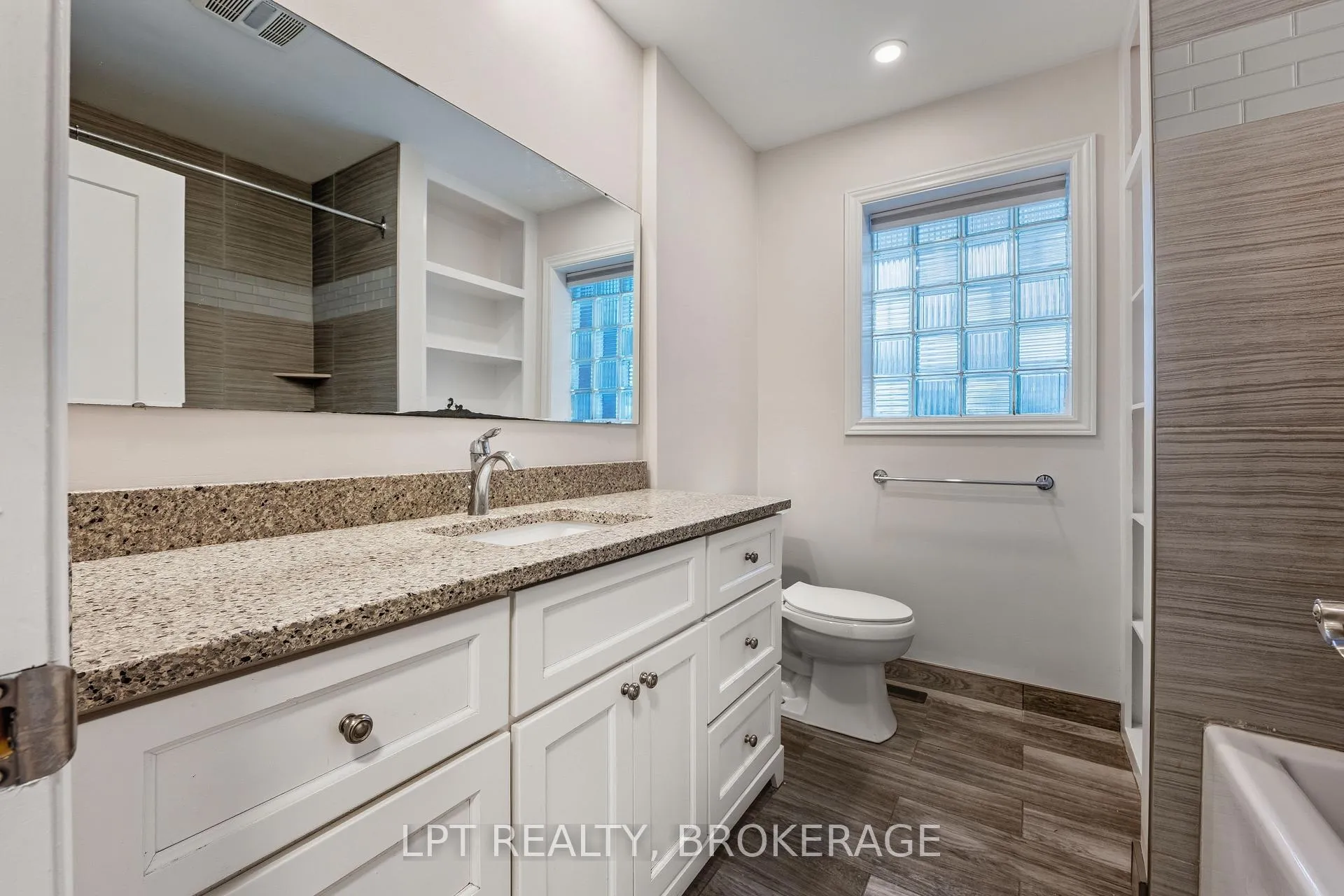 Photo 21 of 9 Elizabeth Avenue, Kingston, West of Sir John A. Blvd — HOMEH