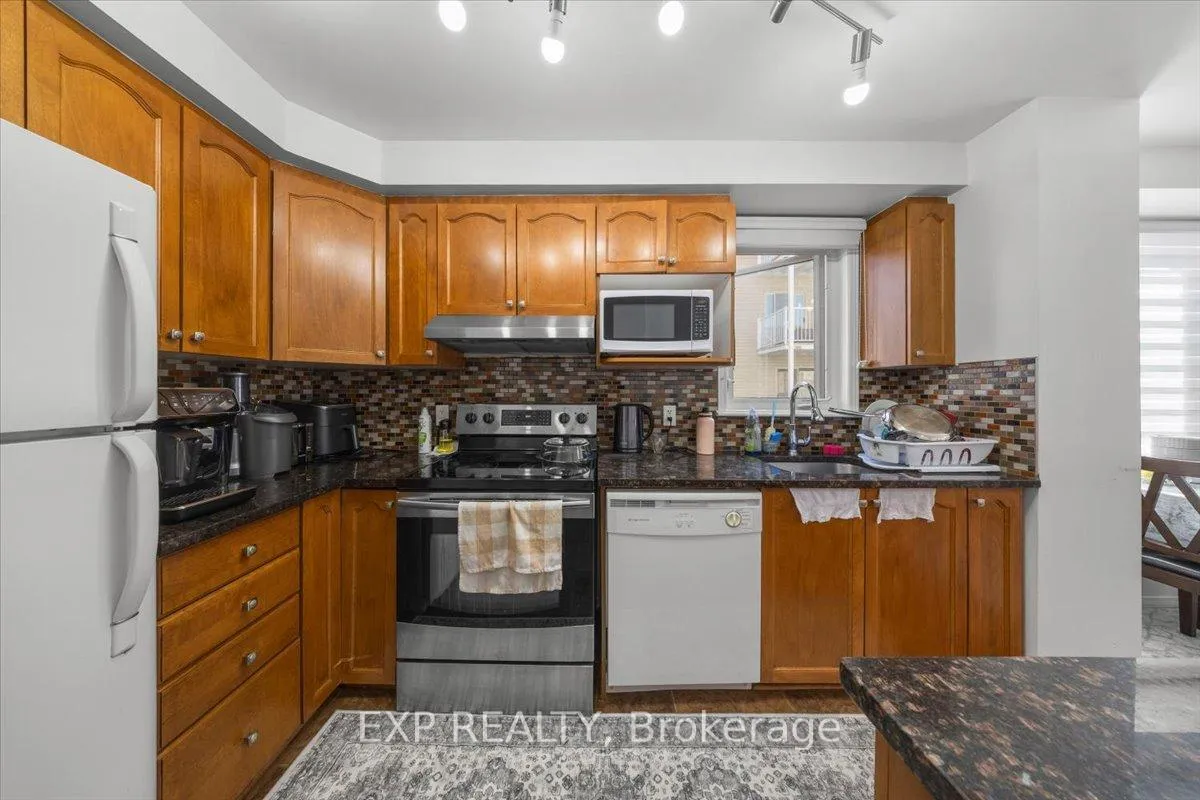 Photo 6 of 528 Reardon Private, Ottawa, Heron Gate/Industrial Park — HOMEH