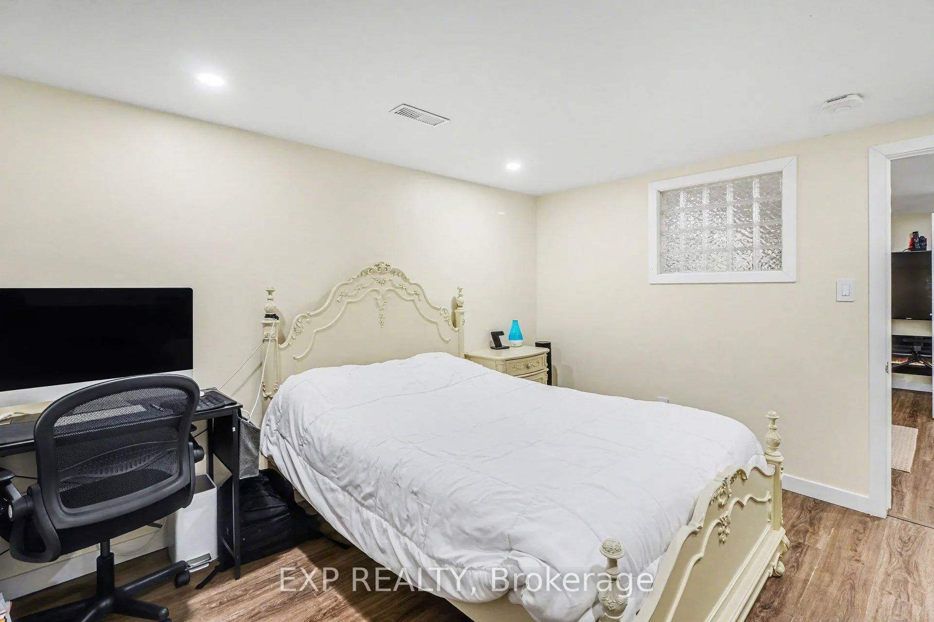 Photo 24 of 2332 Ogilvie Road, Ottawa, Beacon Hill North — HOMEH