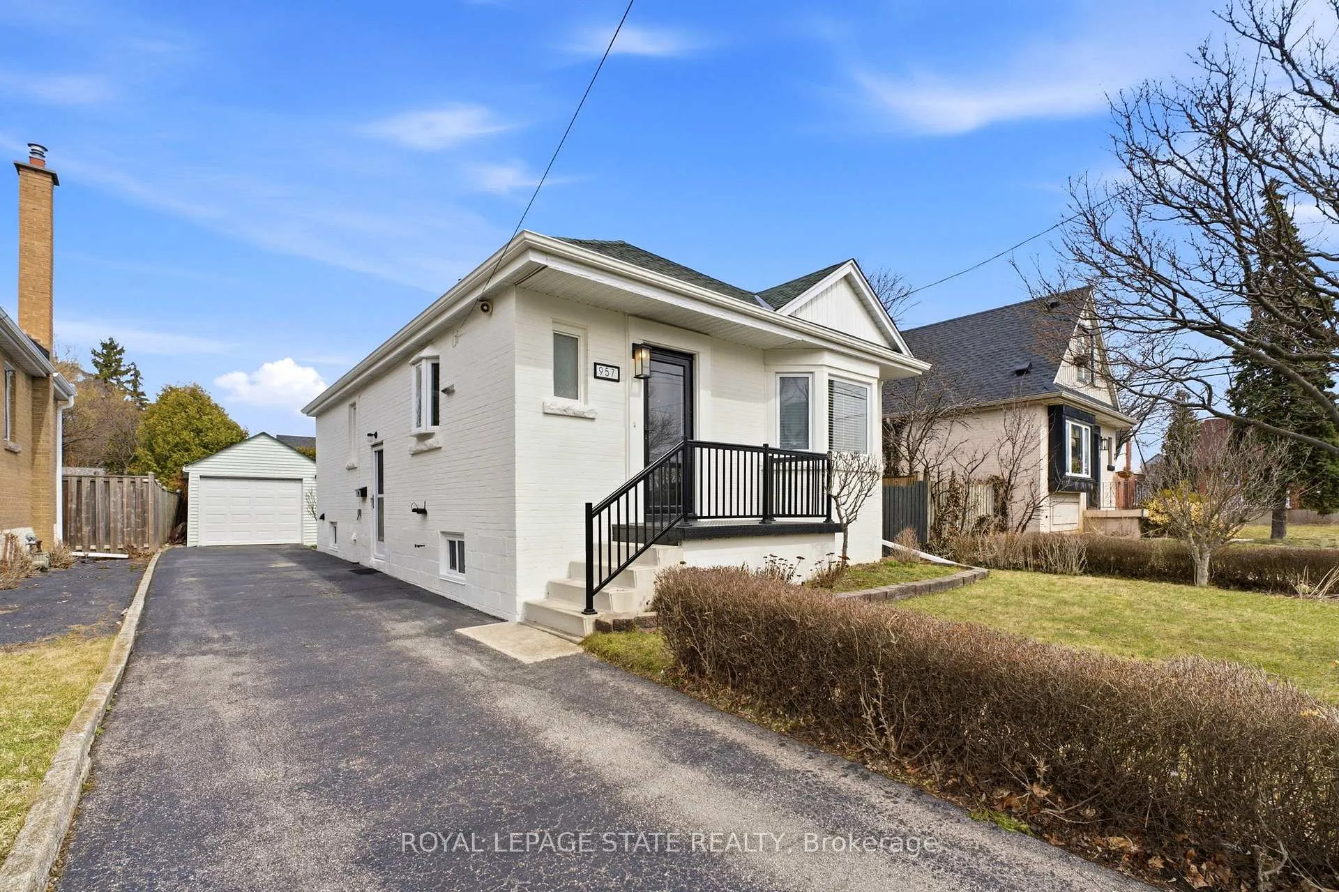 Photo 1 of 957 Queensdale Avenue E, Hamilton, Sunninghill — HOMEH