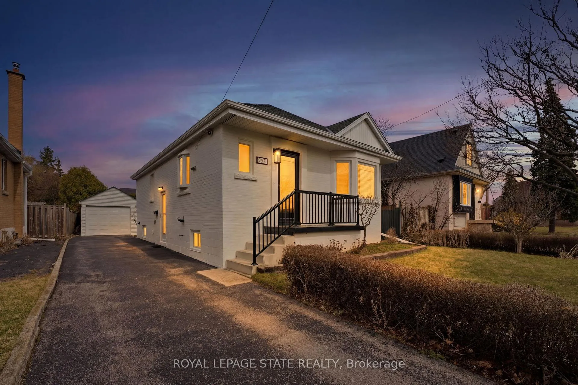Photo 3 of 957 Queensdale Avenue E, Hamilton, Sunninghill — HOMEH