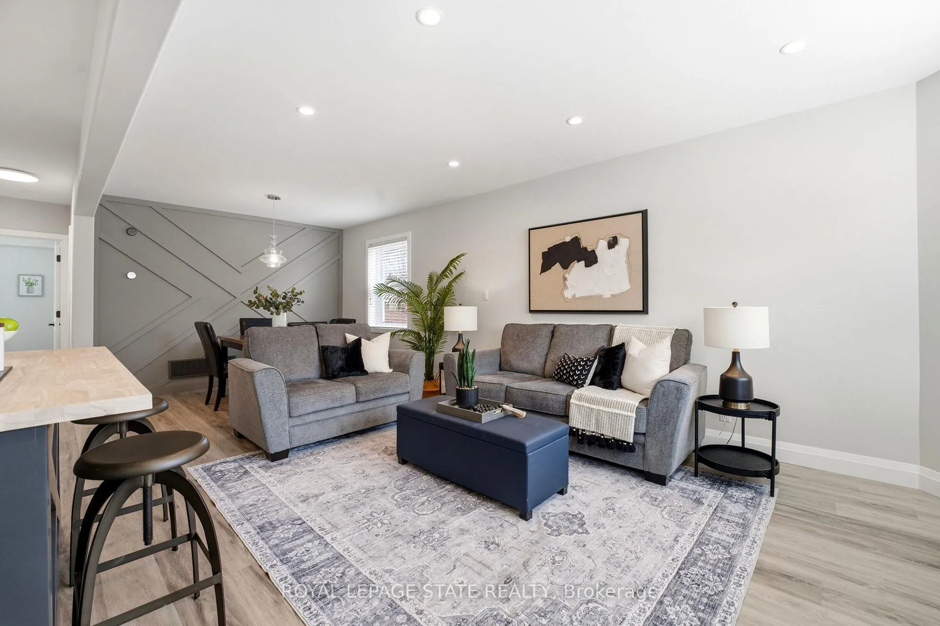 Photo 5 of 957 Queensdale Avenue E, Hamilton, Sunninghill — HOMEH