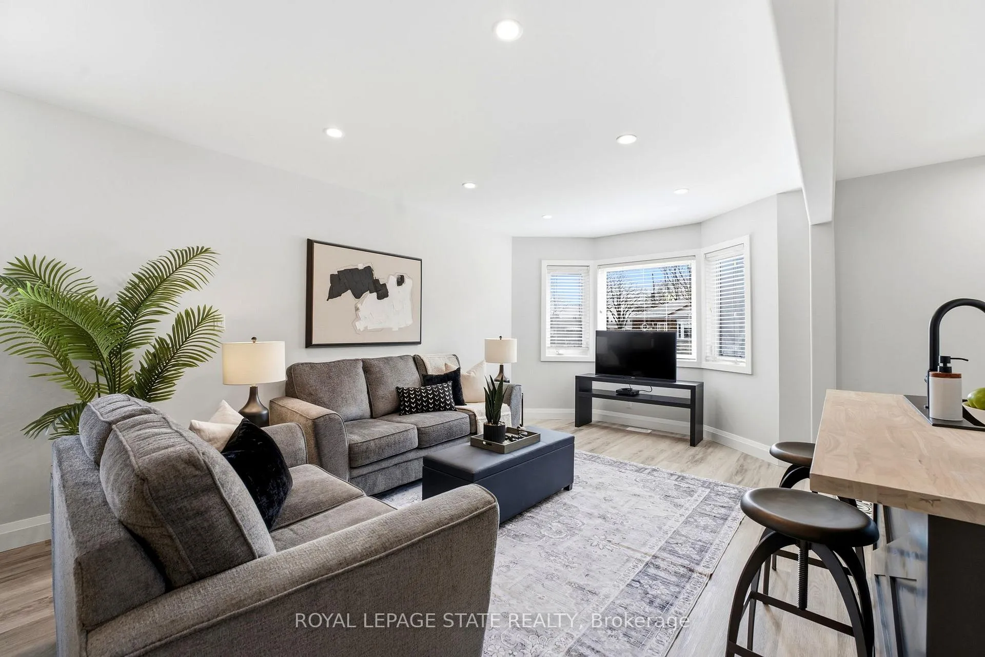 Photo 6 of 957 Queensdale Avenue E, Hamilton, Sunninghill — HOMEH