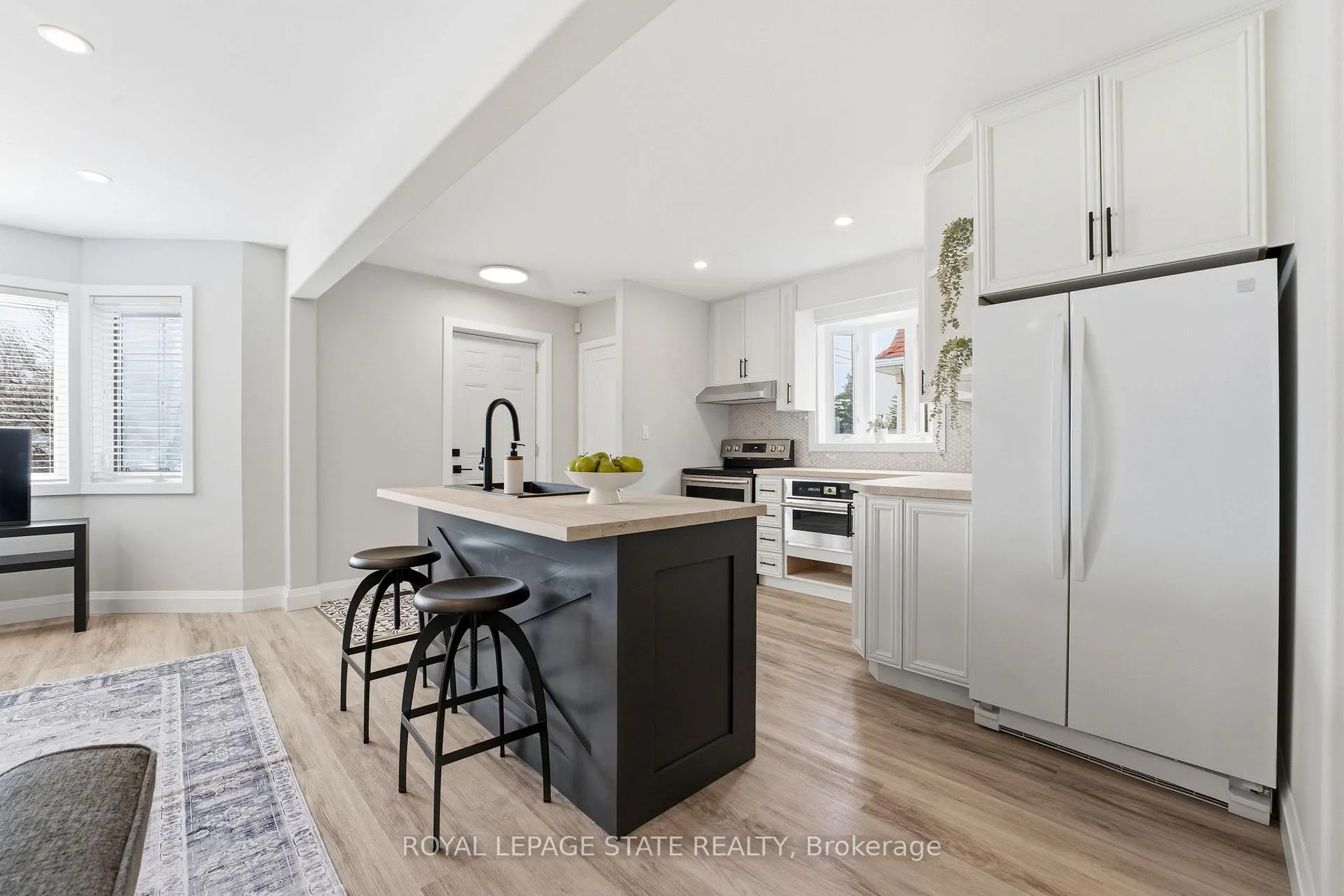 Photo 7 of 957 Queensdale Avenue E, Hamilton, Sunninghill — HOMEH