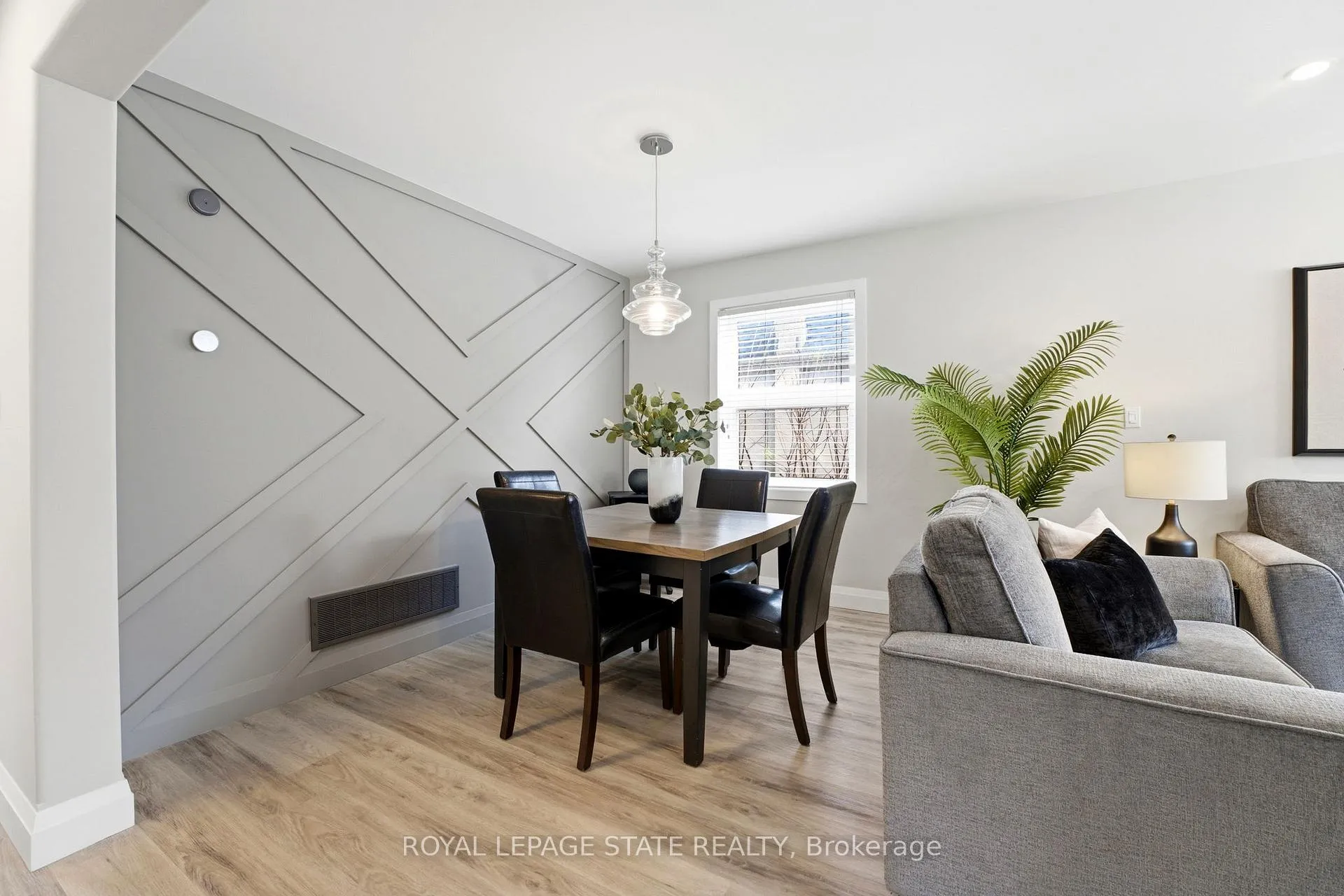 Photo 12 of 957 Queensdale Avenue E, Hamilton, Sunninghill — HOMEH