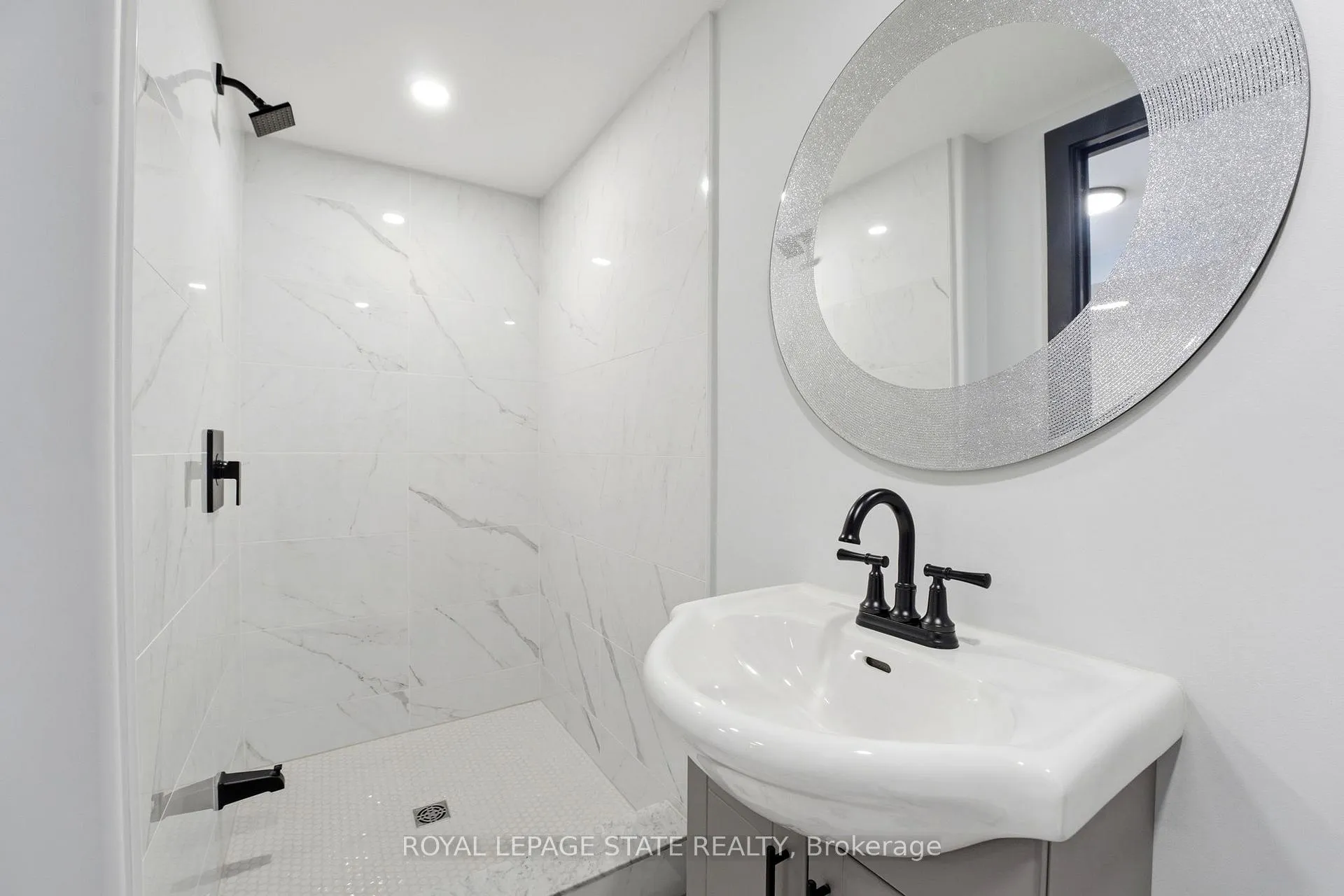 Photo 21 of 957 Queensdale Avenue E, Hamilton, Sunninghill — HOMEH