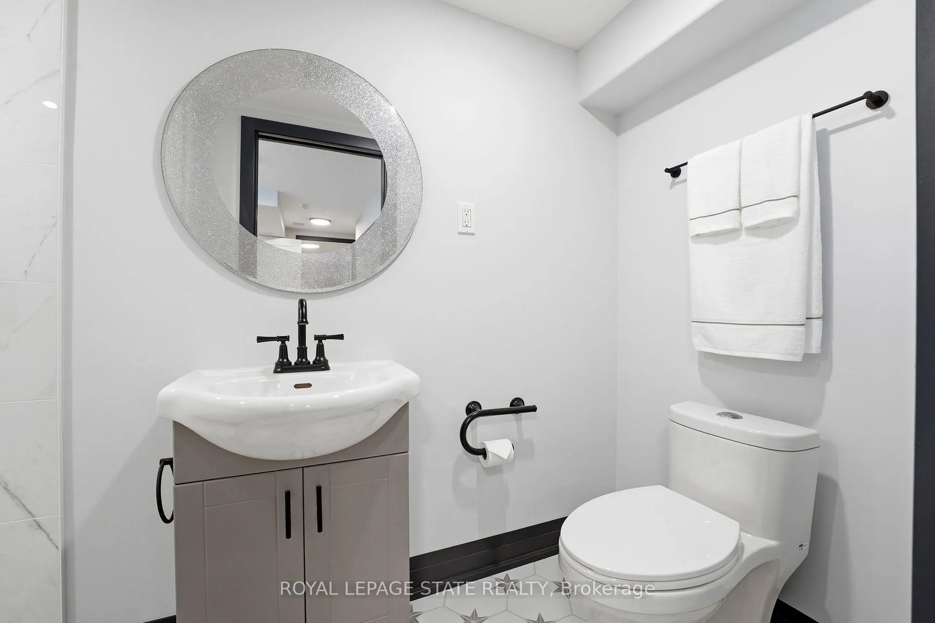 Photo 22 of 957 Queensdale Avenue E, Hamilton, Sunninghill — HOMEH