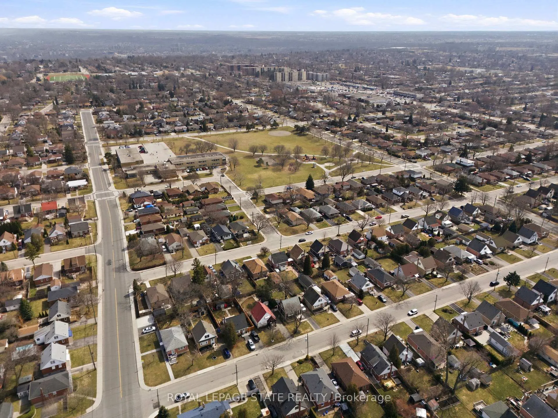 Photo 36 of 957 Queensdale Avenue E, Hamilton, Sunninghill — HOMEH