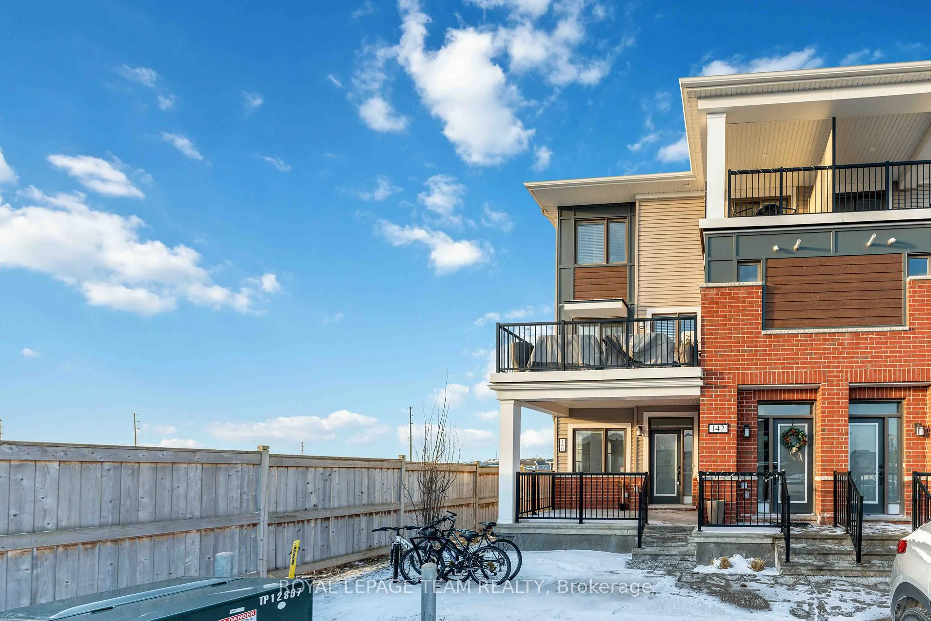 Photo 2 of 140 Walleye Private, Ottawa, Barrhaven - Half Moon Bay — HOMEH