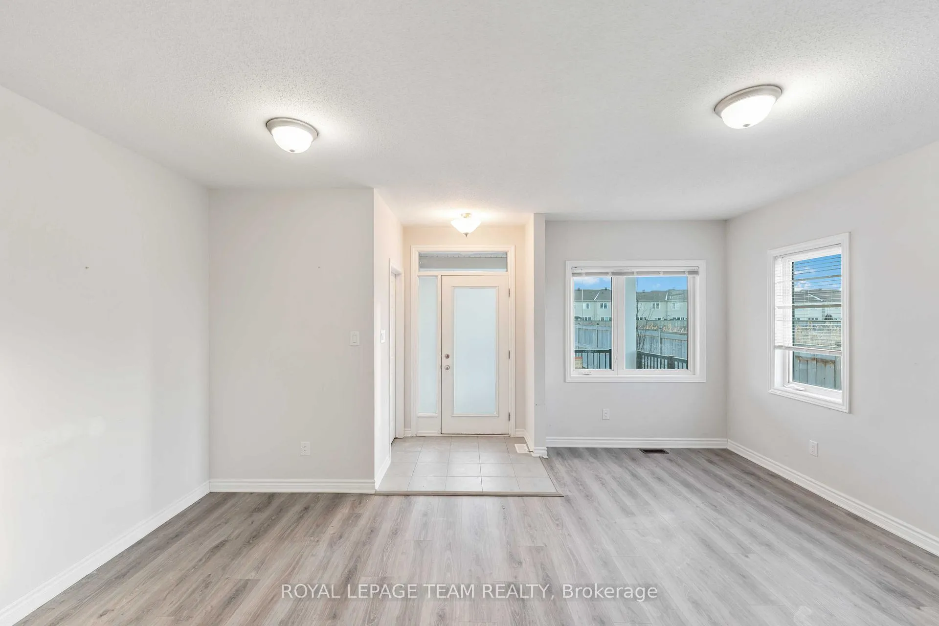Photo 4 of 140 Walleye Private, Ottawa, Barrhaven - Half Moon Bay — HOMEH