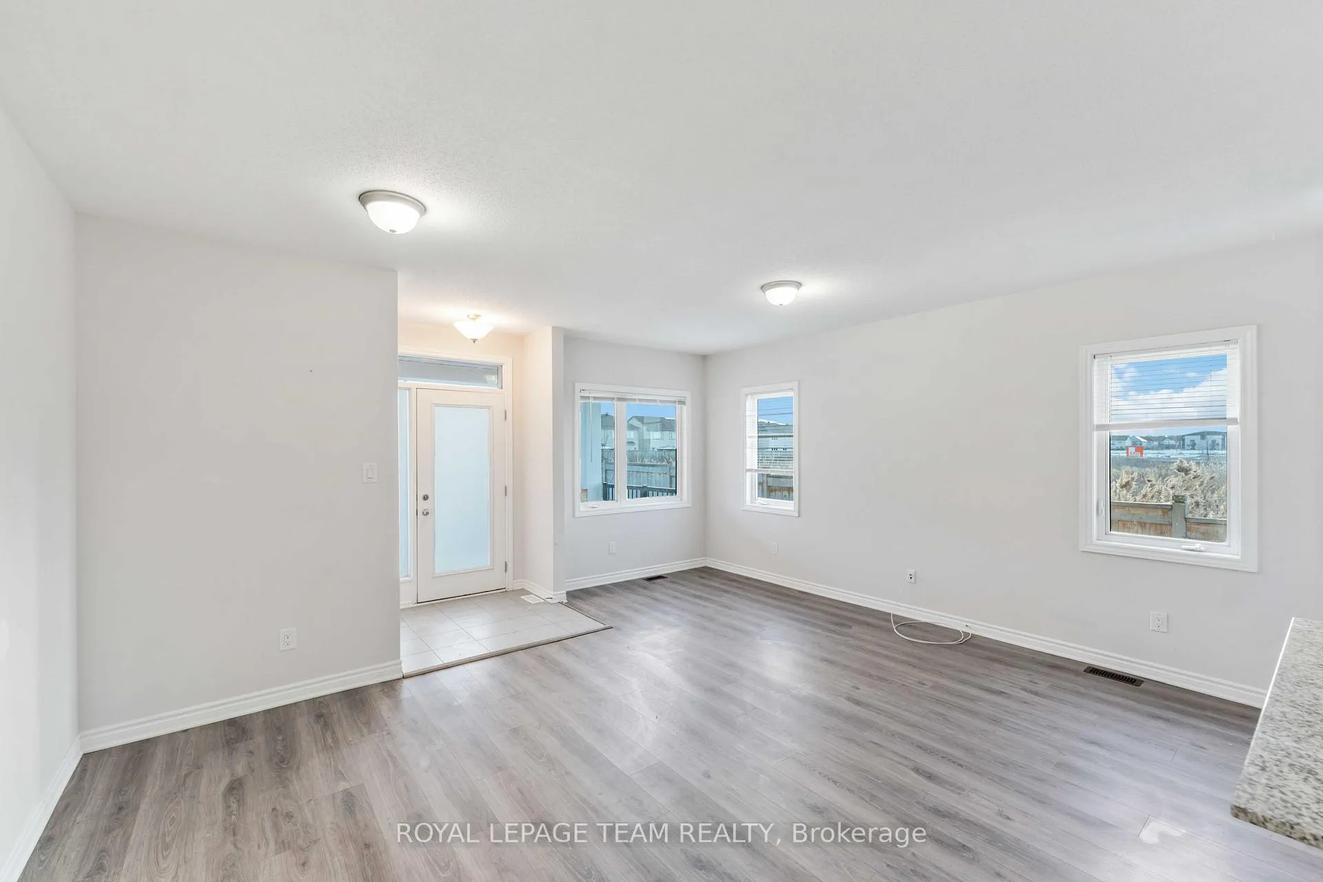 Photo 5 of 140 Walleye Private, Ottawa, Barrhaven - Half Moon Bay — HOMEH