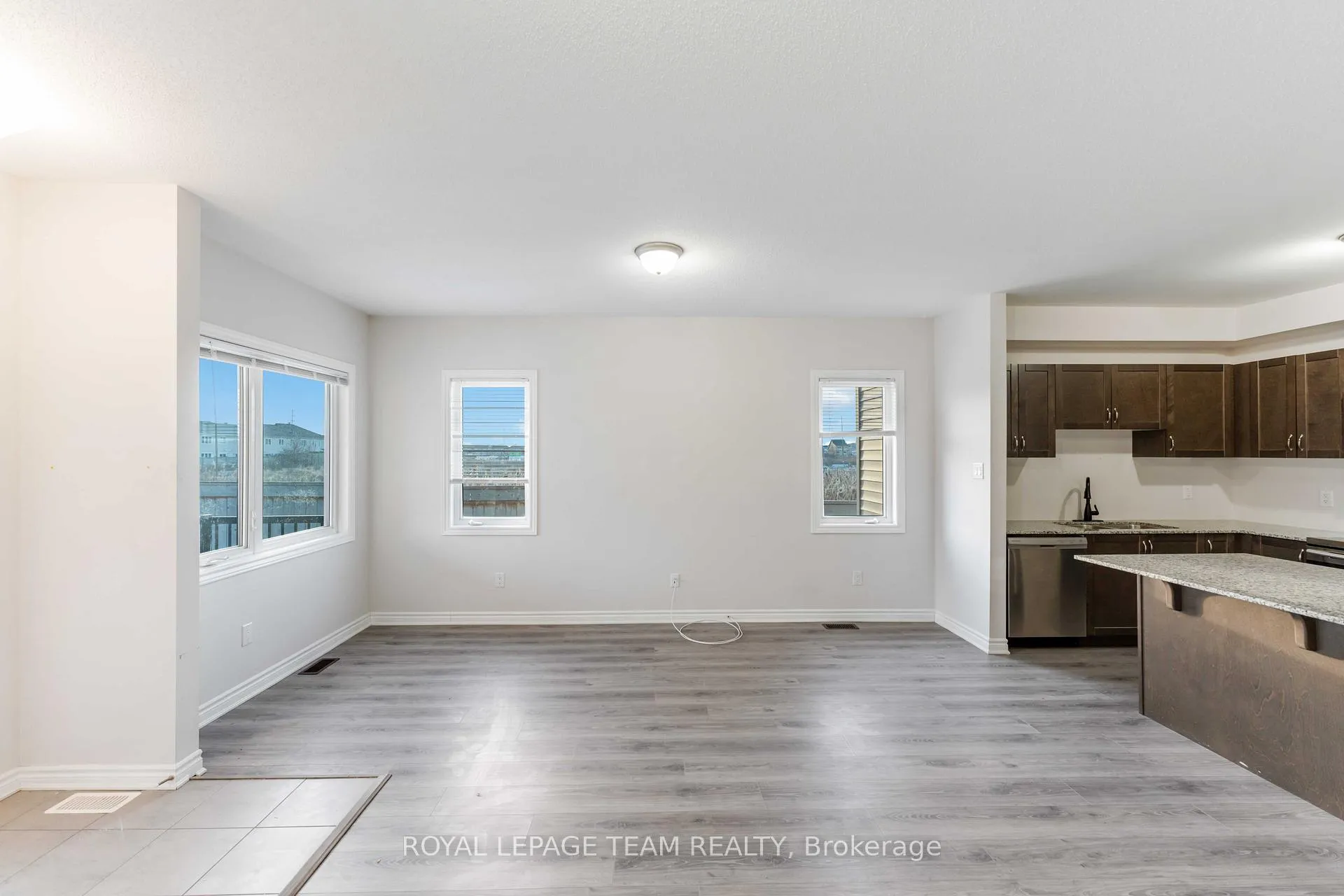Photo 6 of 140 Walleye Private, Ottawa, Barrhaven - Half Moon Bay — HOMEH