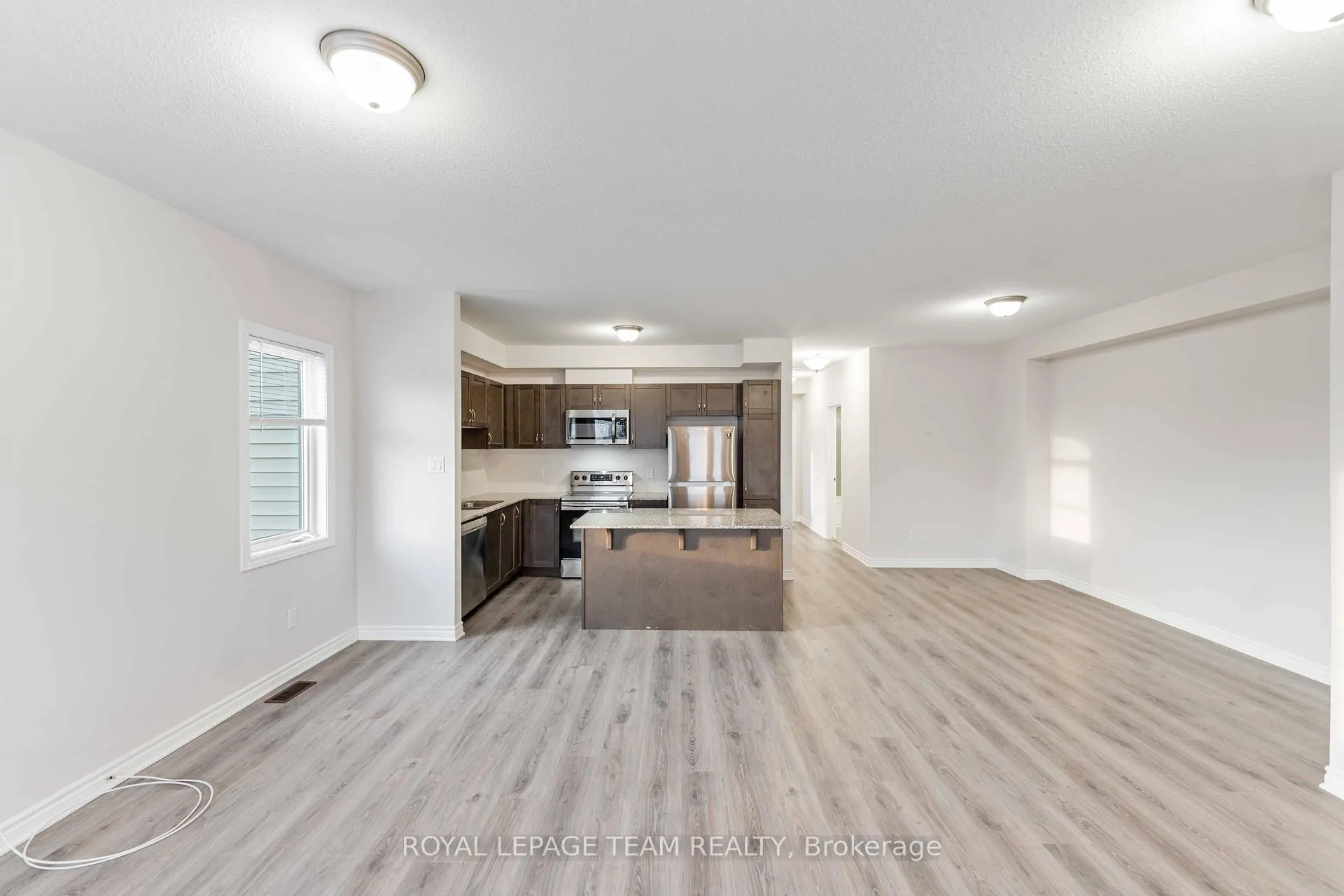 Photo 7 of 140 Walleye Private, Ottawa, Barrhaven - Half Moon Bay — HOMEH
