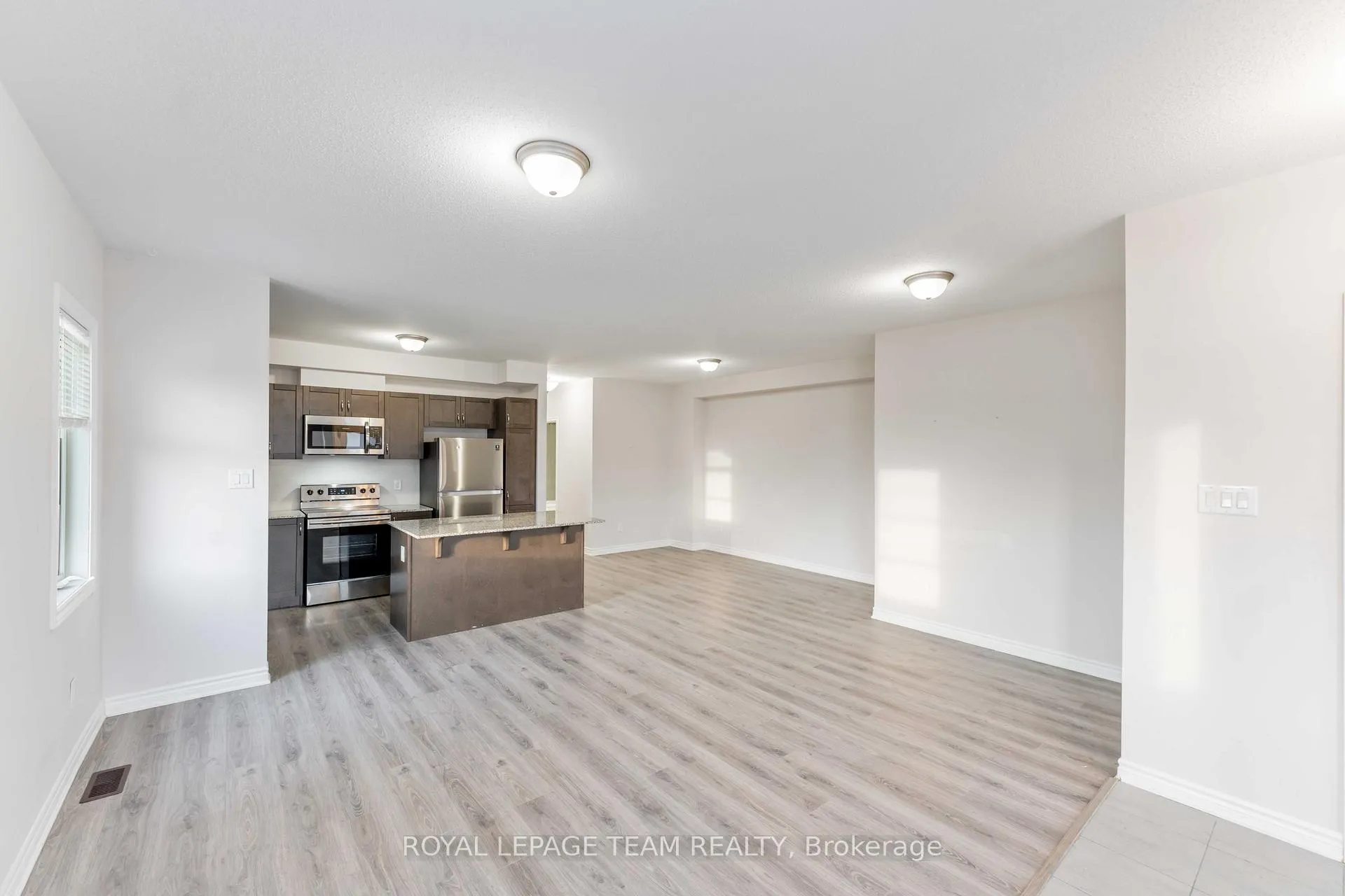 Photo 8 of 140 Walleye Private, Ottawa, Barrhaven - Half Moon Bay — HOMEH