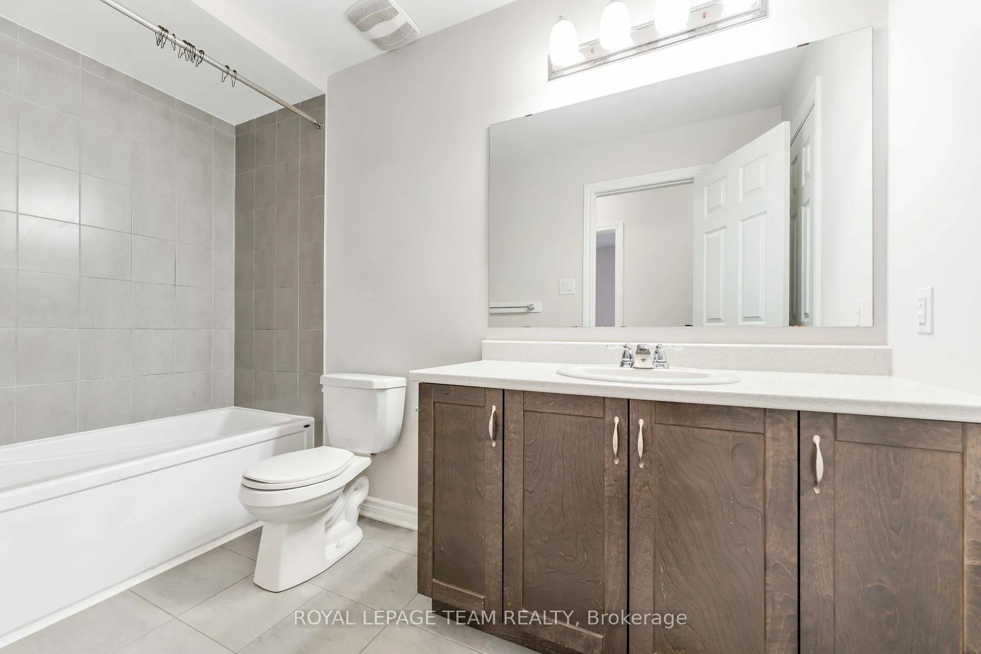 Photo 22 of 140 Walleye Private, Ottawa, Barrhaven - Half Moon Bay — HOMEH