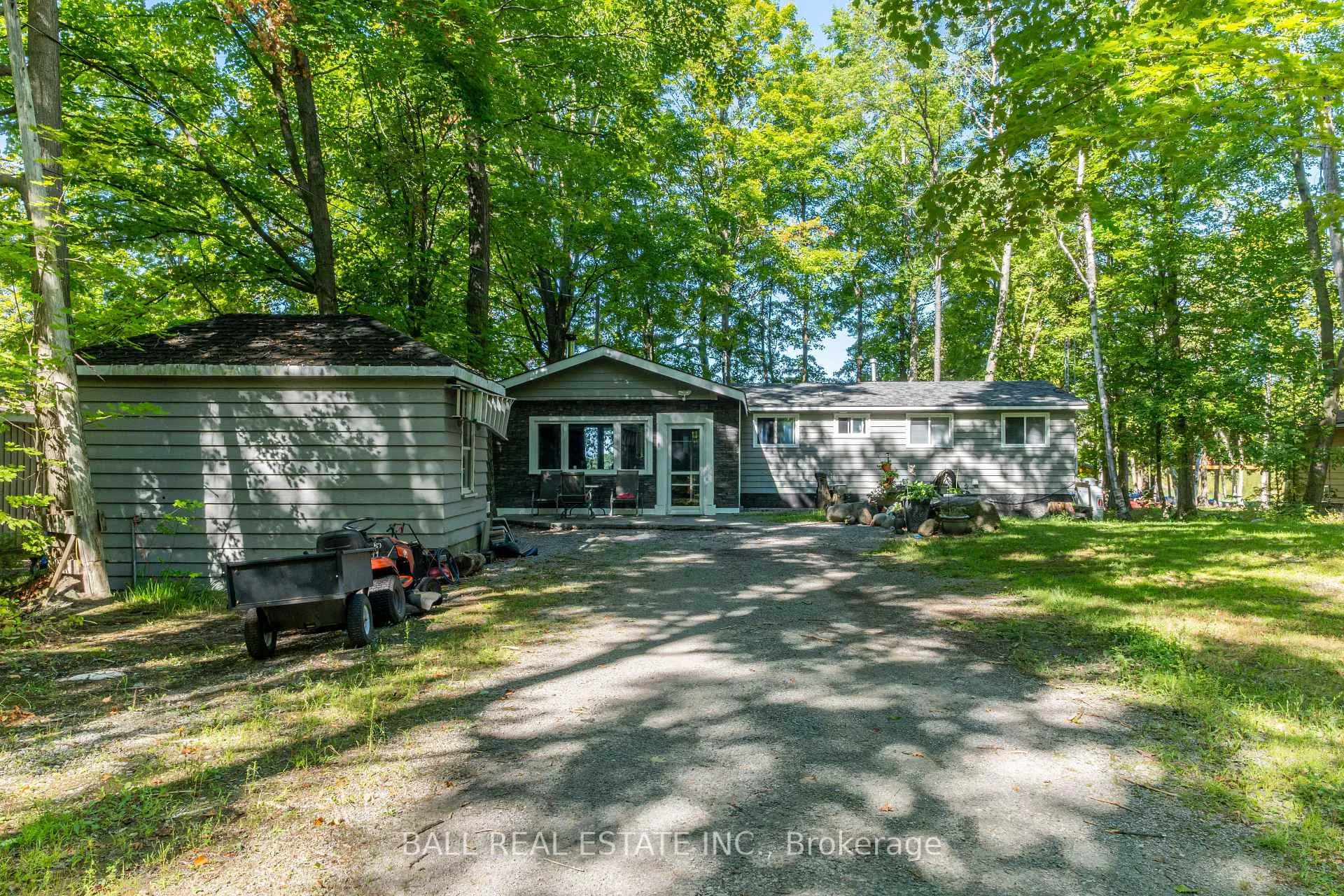 Front of 21 Cedar Bay Road N