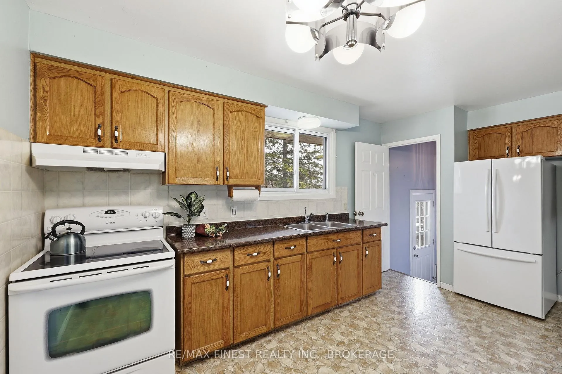 Photo 23 of 1076 Lincoln Drive, Kingston, South of Taylor-Kidd Blvd — HOMEH