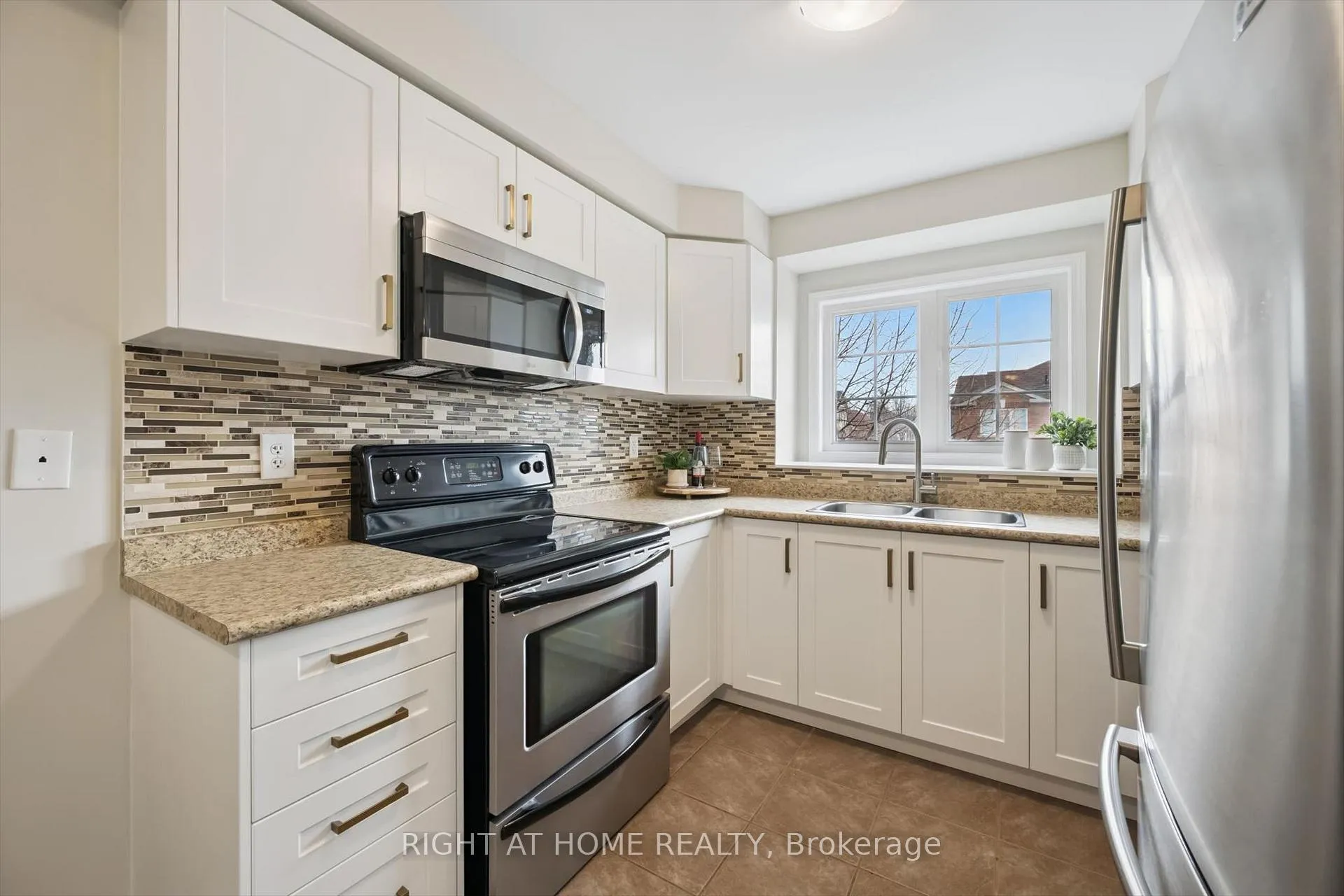 Photo 10 of Unit 15, 620 Ferguson Drive, Milton, Beaty — HOMEH