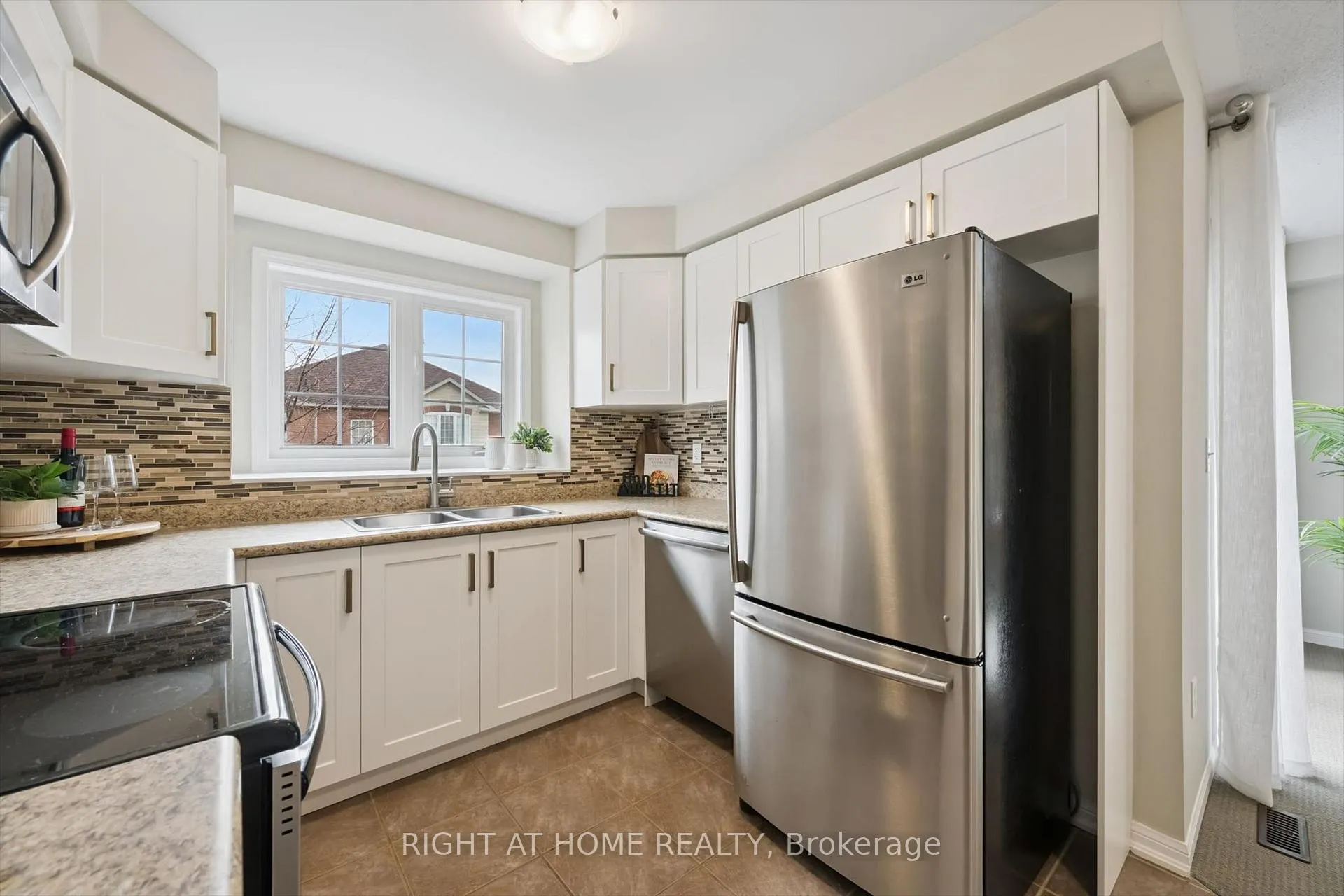Photo 11 of Unit 15, 620 Ferguson Drive, Milton, Beaty — HOMEH