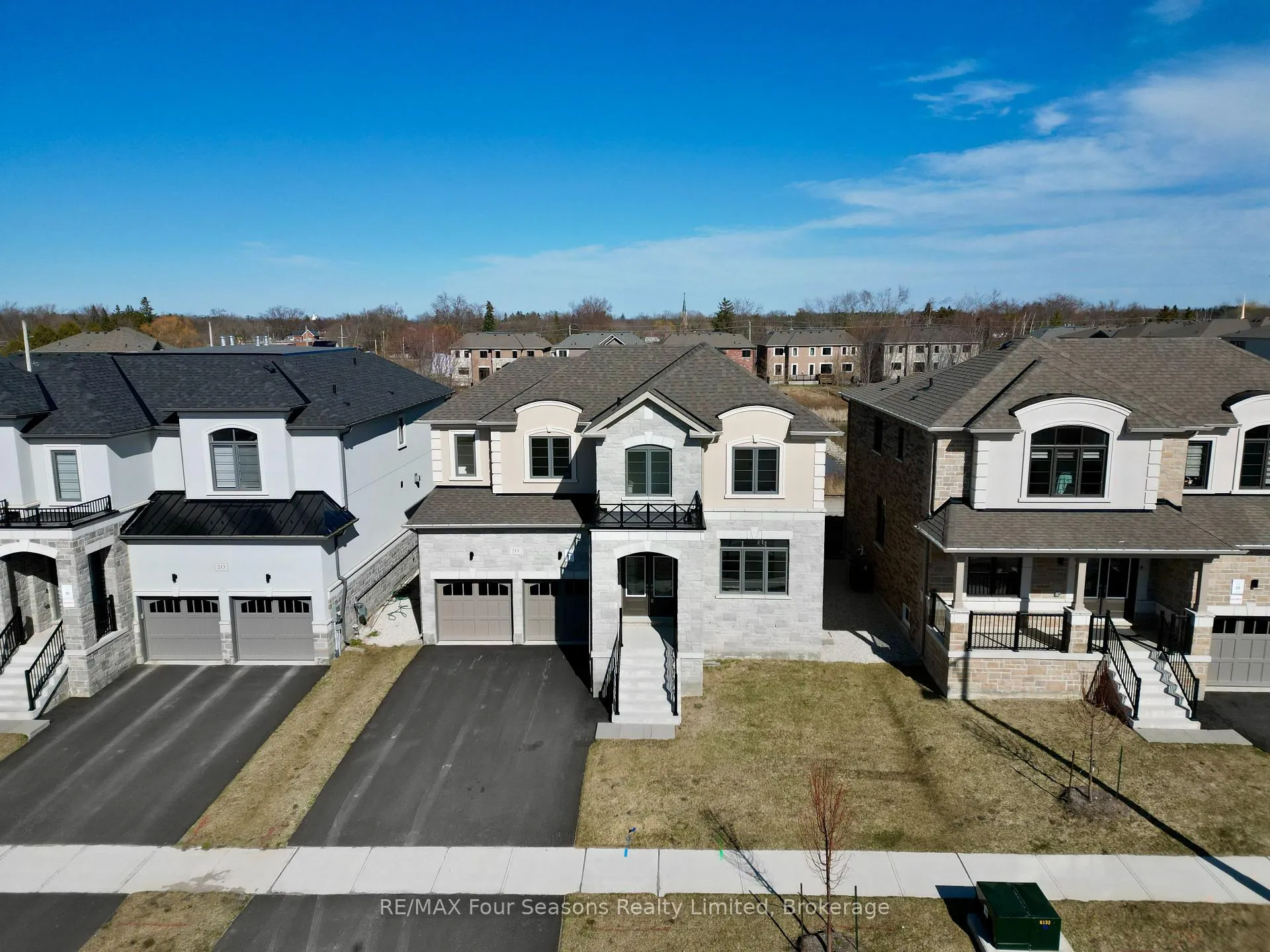 Photo 2 of 211 Stayner Street, Clearview, Stayner — HOMEH