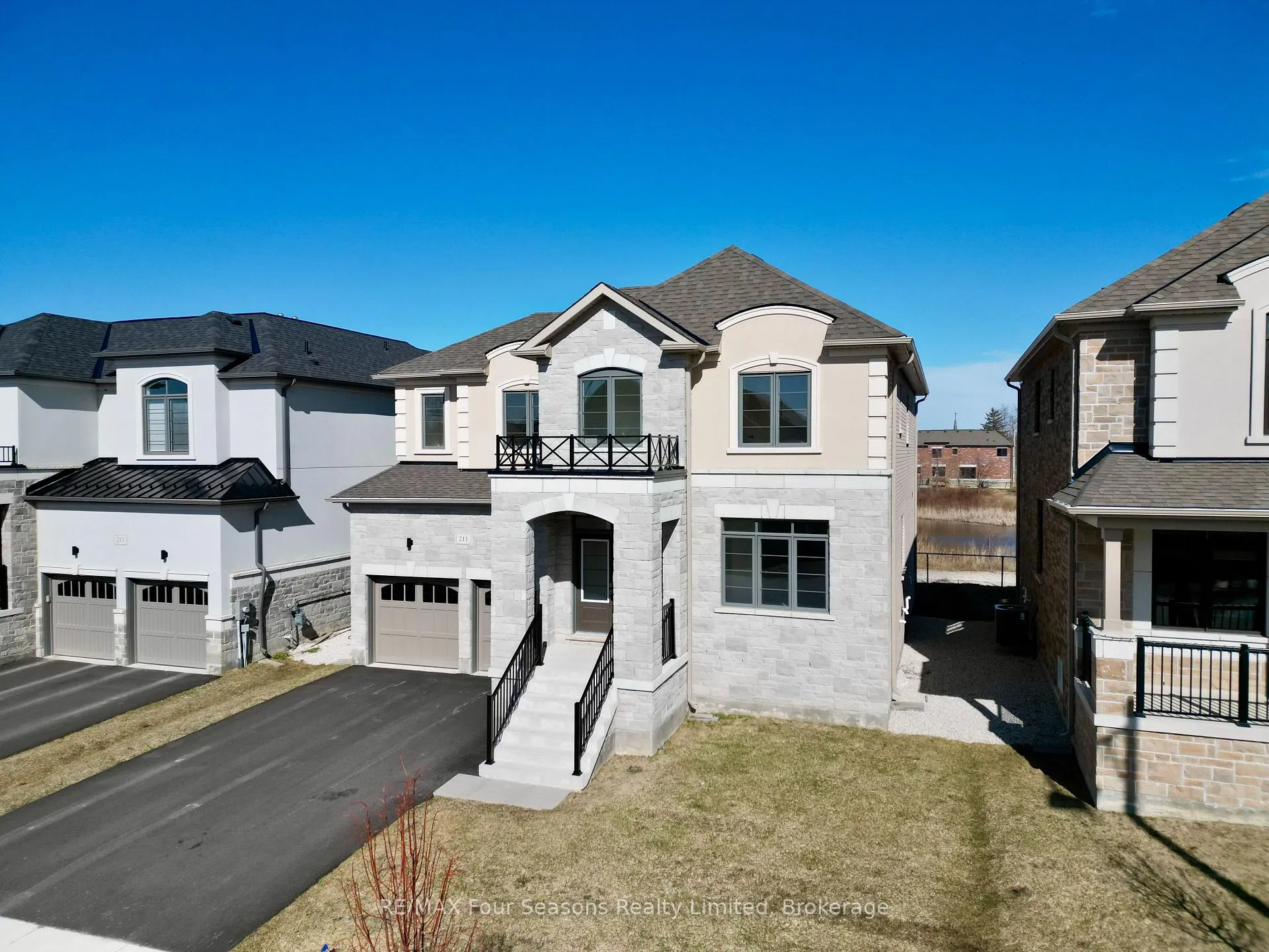 Photo 4 of 211 Stayner Street, Clearview, Stayner — HOMEH