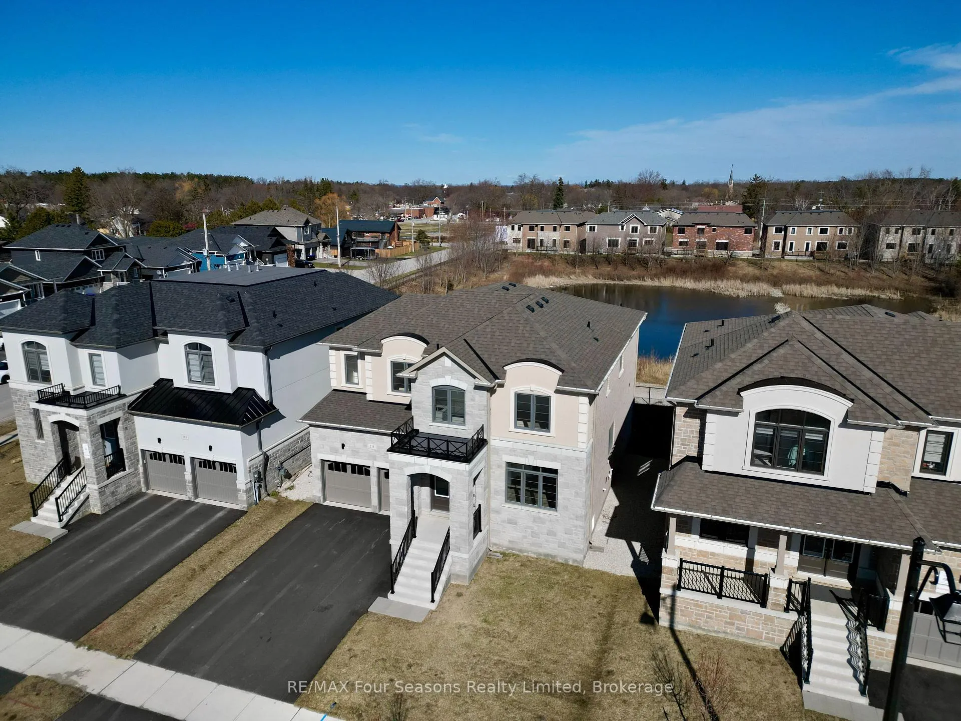 Photo 5 of 211 Stayner Street, Clearview, Stayner — HOMEH