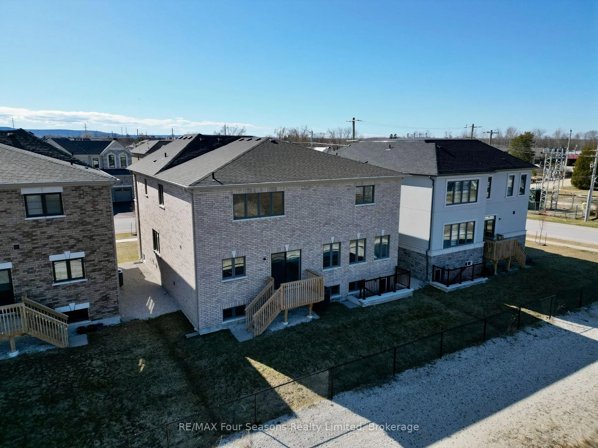 Photo 6 of 211 Stayner Street, Clearview, Stayner — HOMEH