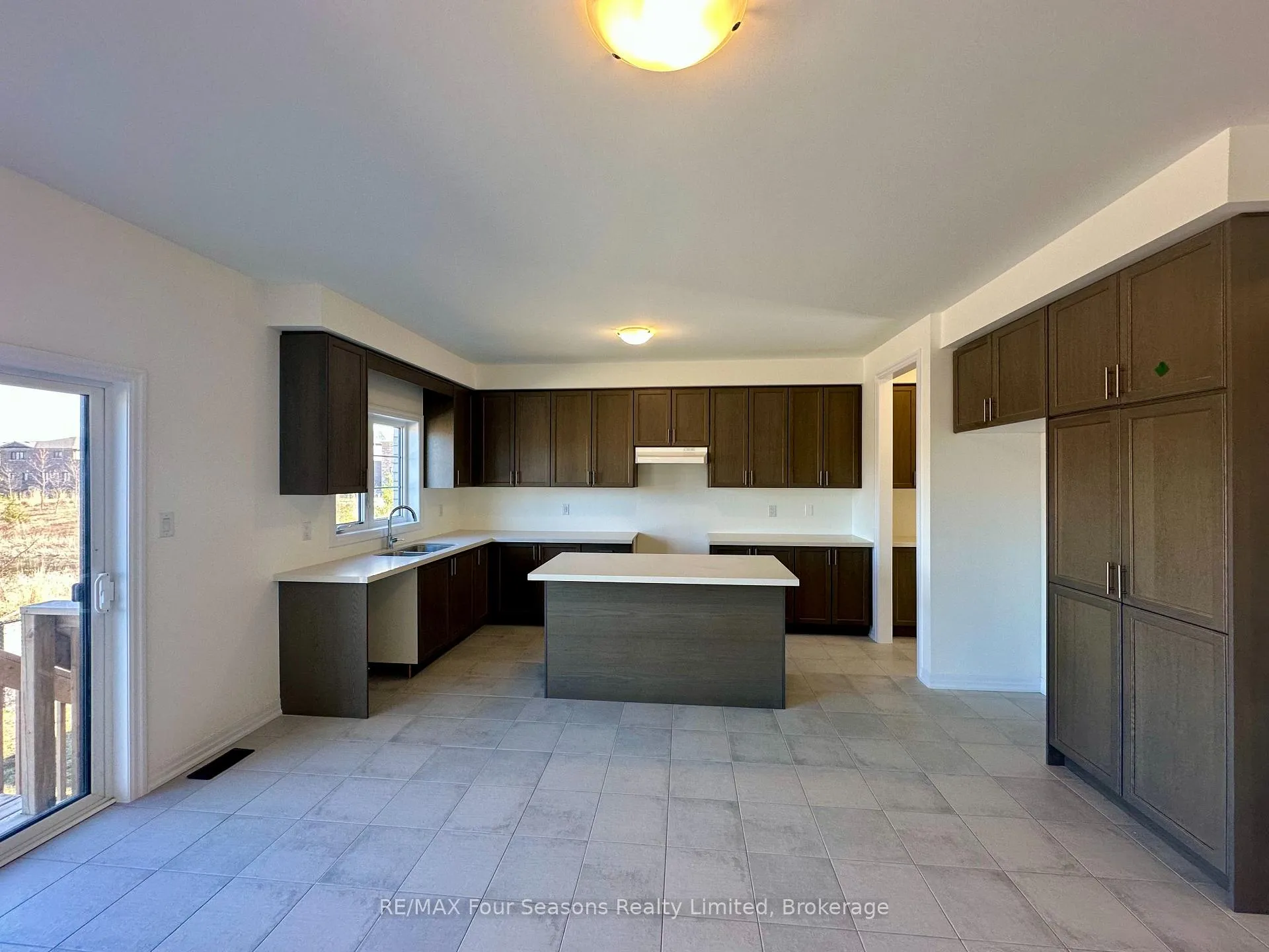 Photo 15 of 211 Stayner Street, Clearview, Stayner — HOMEH