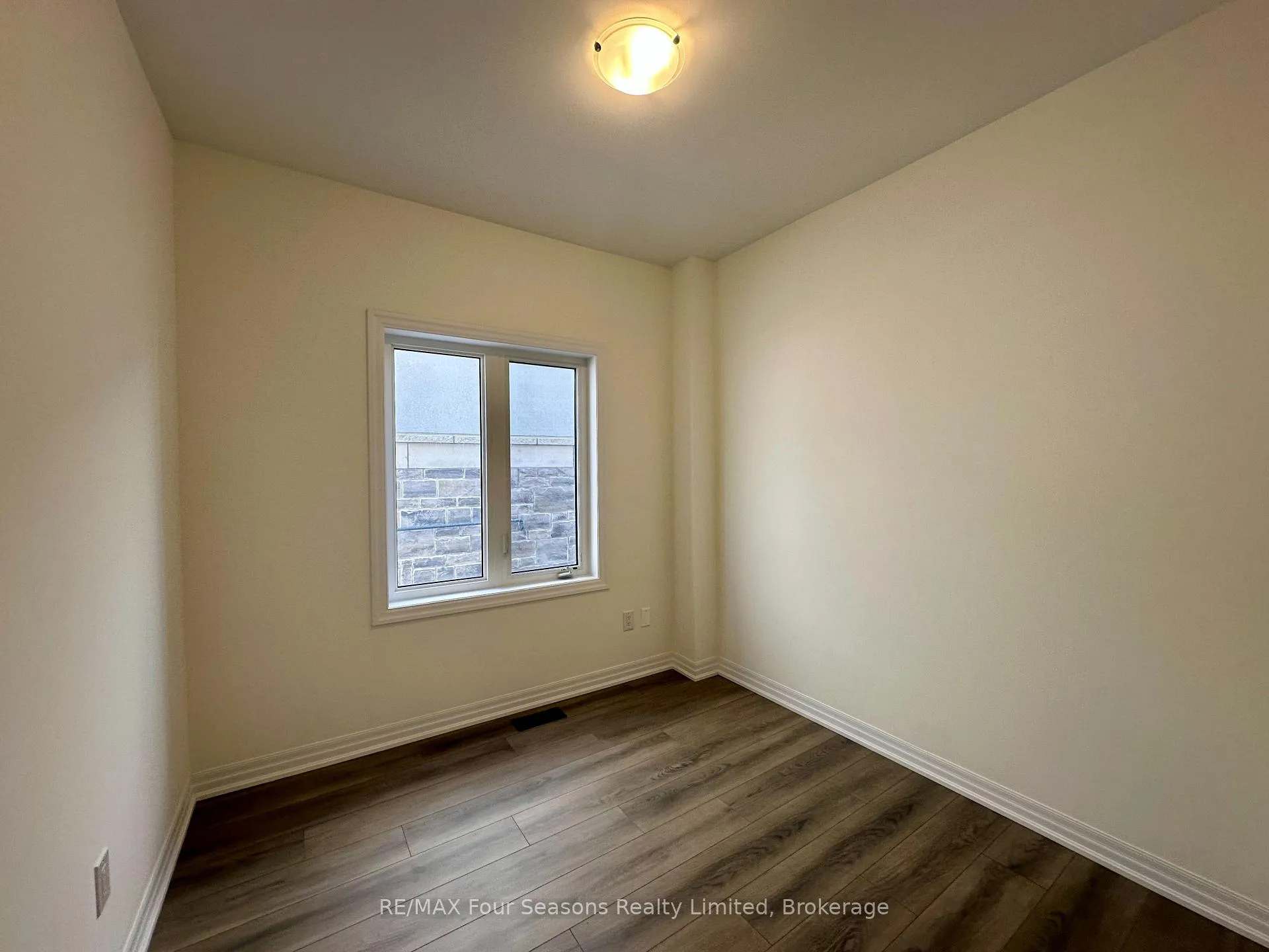 Photo 18 of 211 Stayner Street, Clearview, Stayner — HOMEH