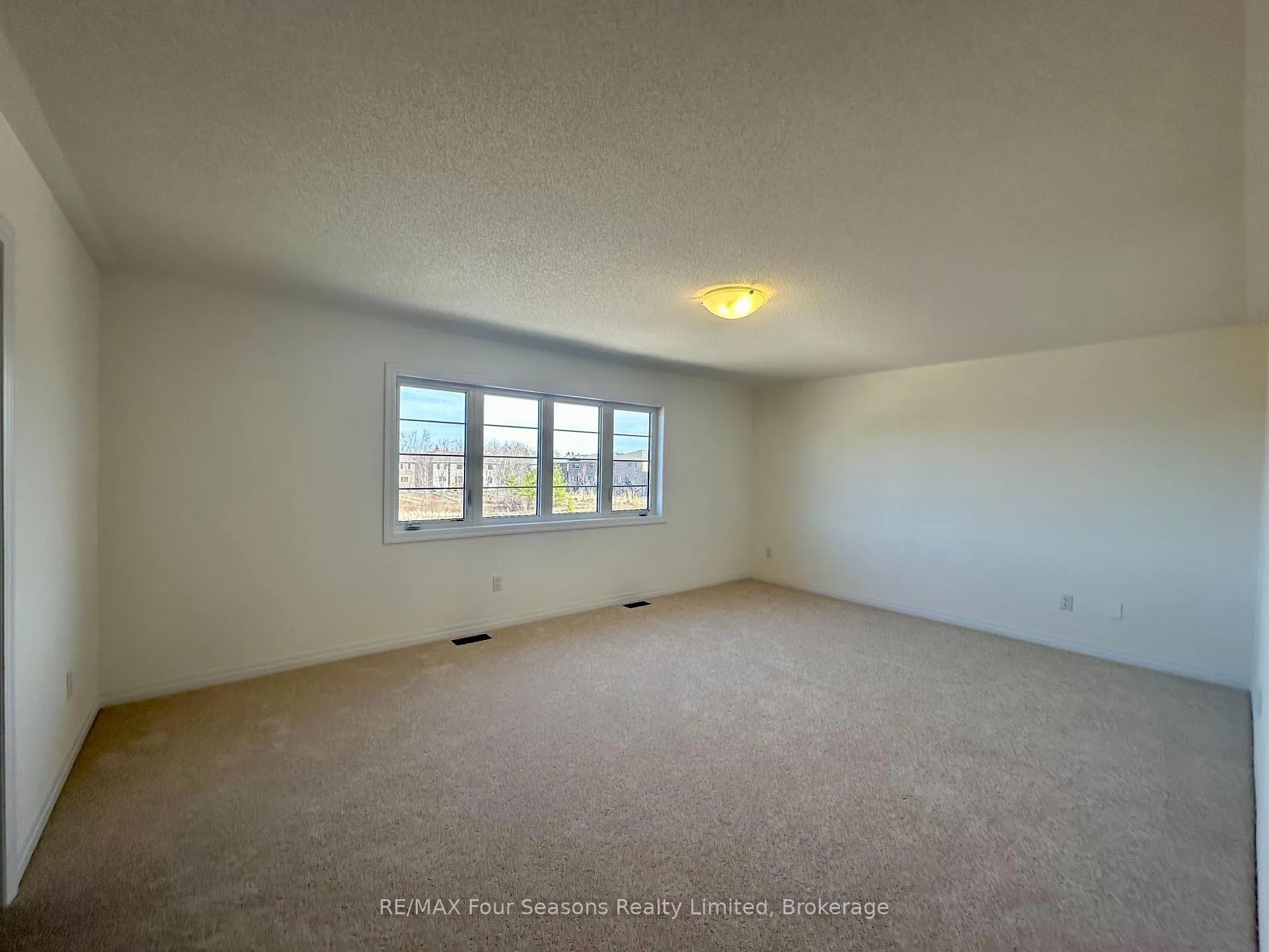 Photo 20 of 211 Stayner Street, Clearview, Stayner — HOMEH