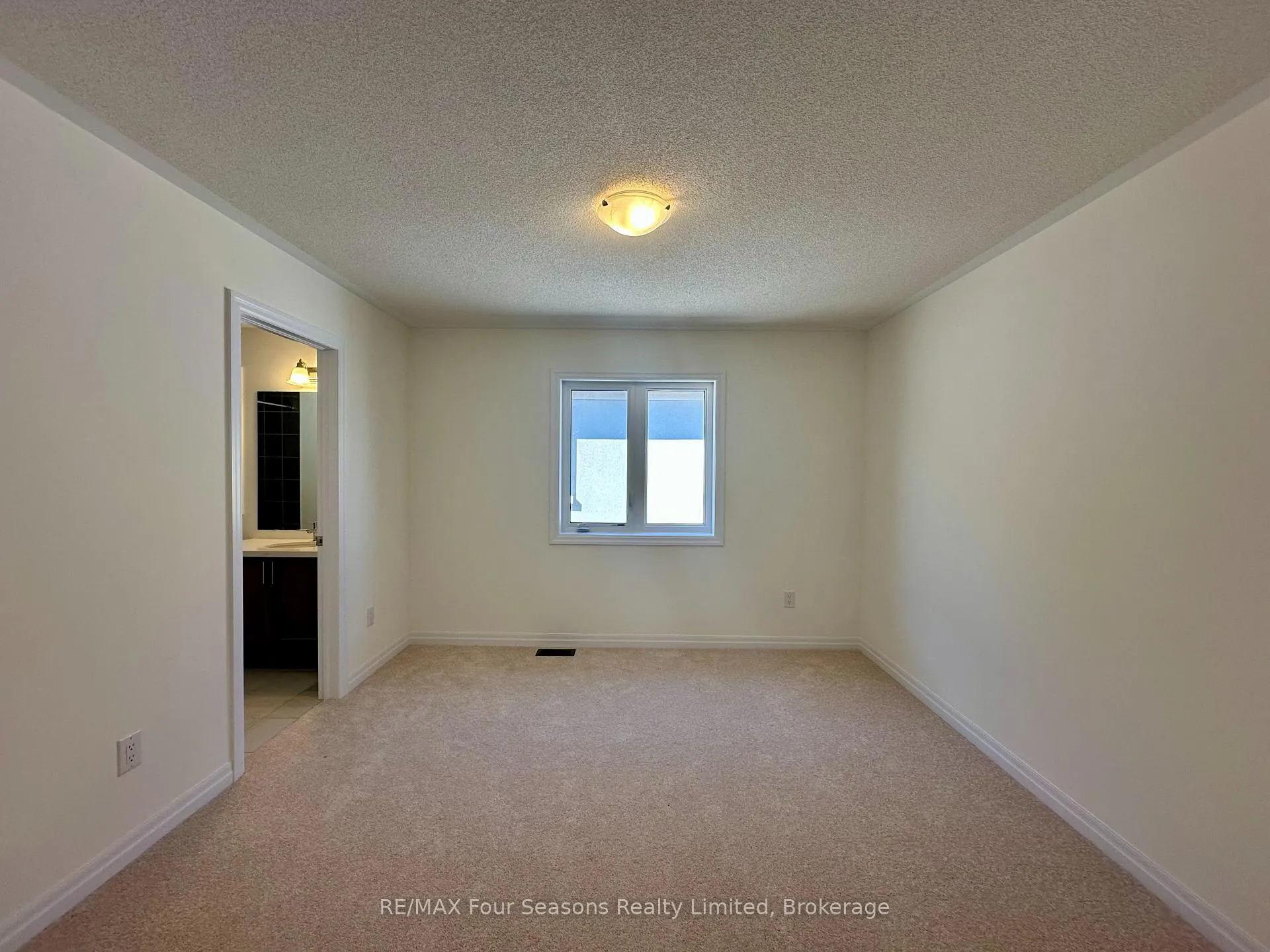 Photo 26 of 211 Stayner Street, Clearview, Stayner — HOMEH