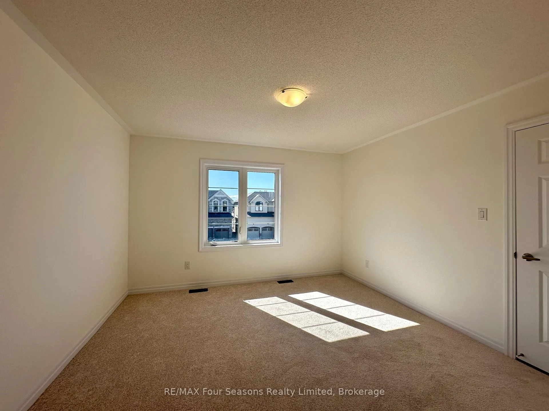 Photo 27 of 211 Stayner Street, Clearview, Stayner — HOMEH