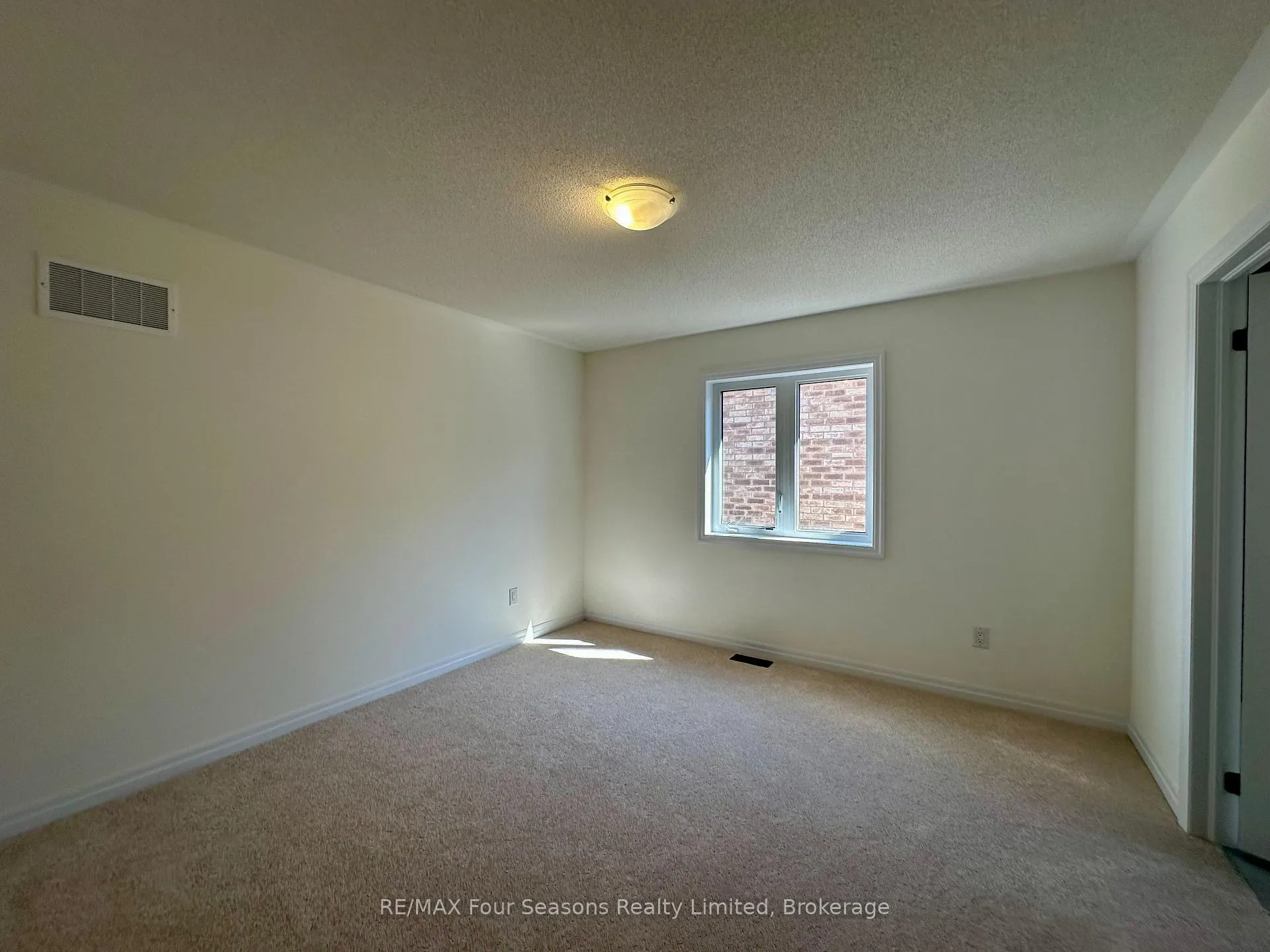 Photo 28 of 211 Stayner Street, Clearview, Stayner — HOMEH