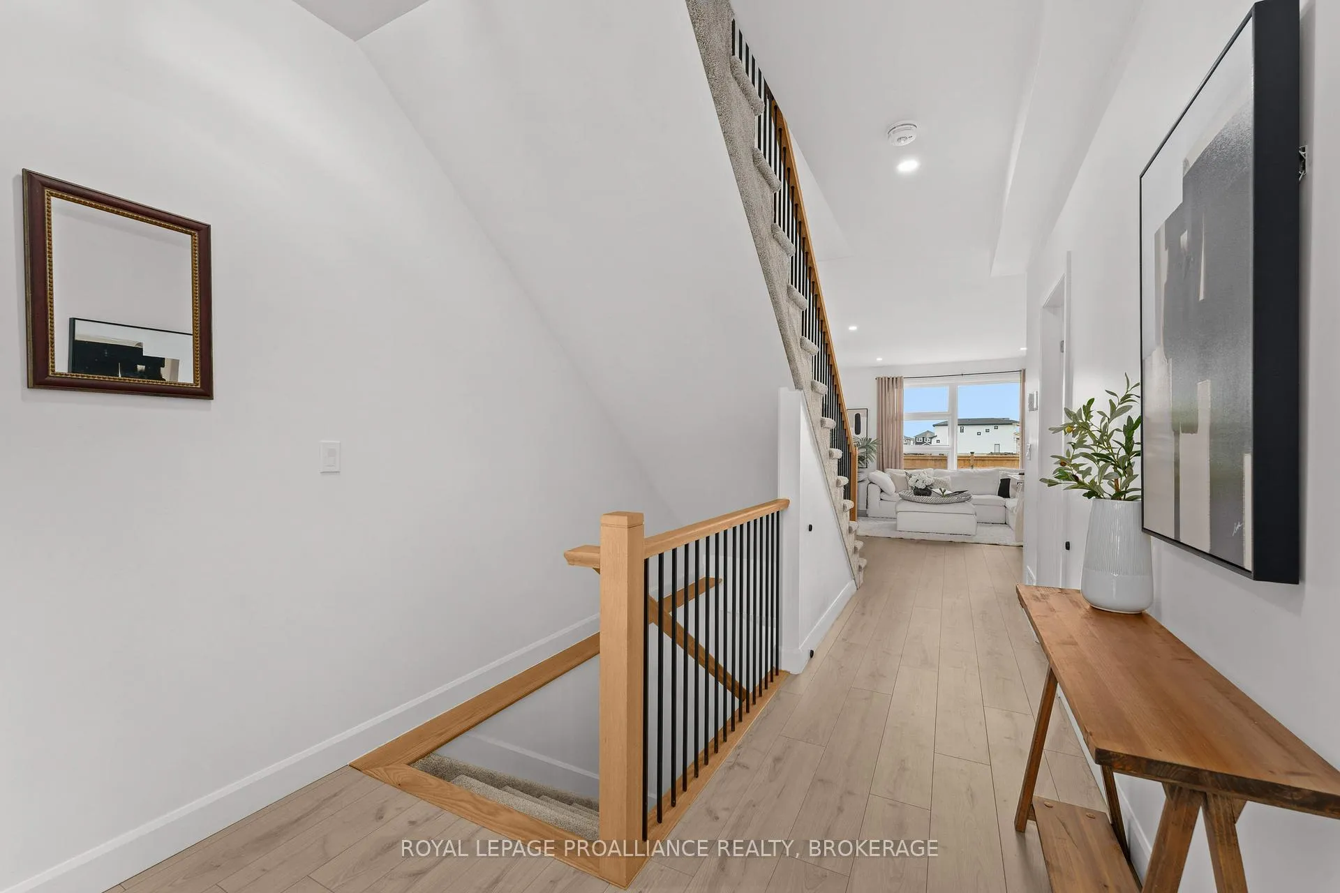 Photo 5 of 223 Superior Drive, Loyalist, Amherstview — HOMEH