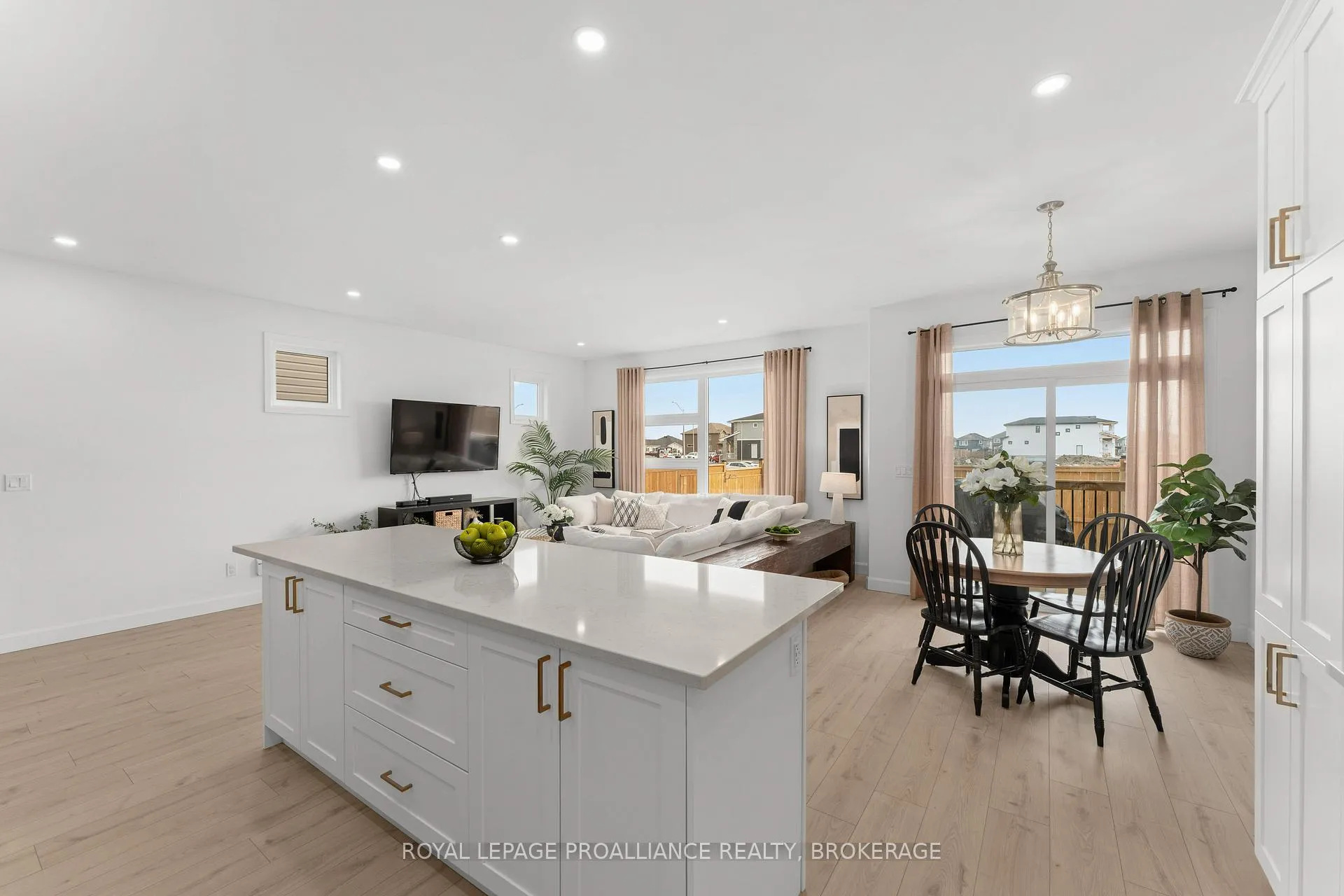 Photo 15 of 223 Superior Drive, Loyalist, Amherstview — HOMEH