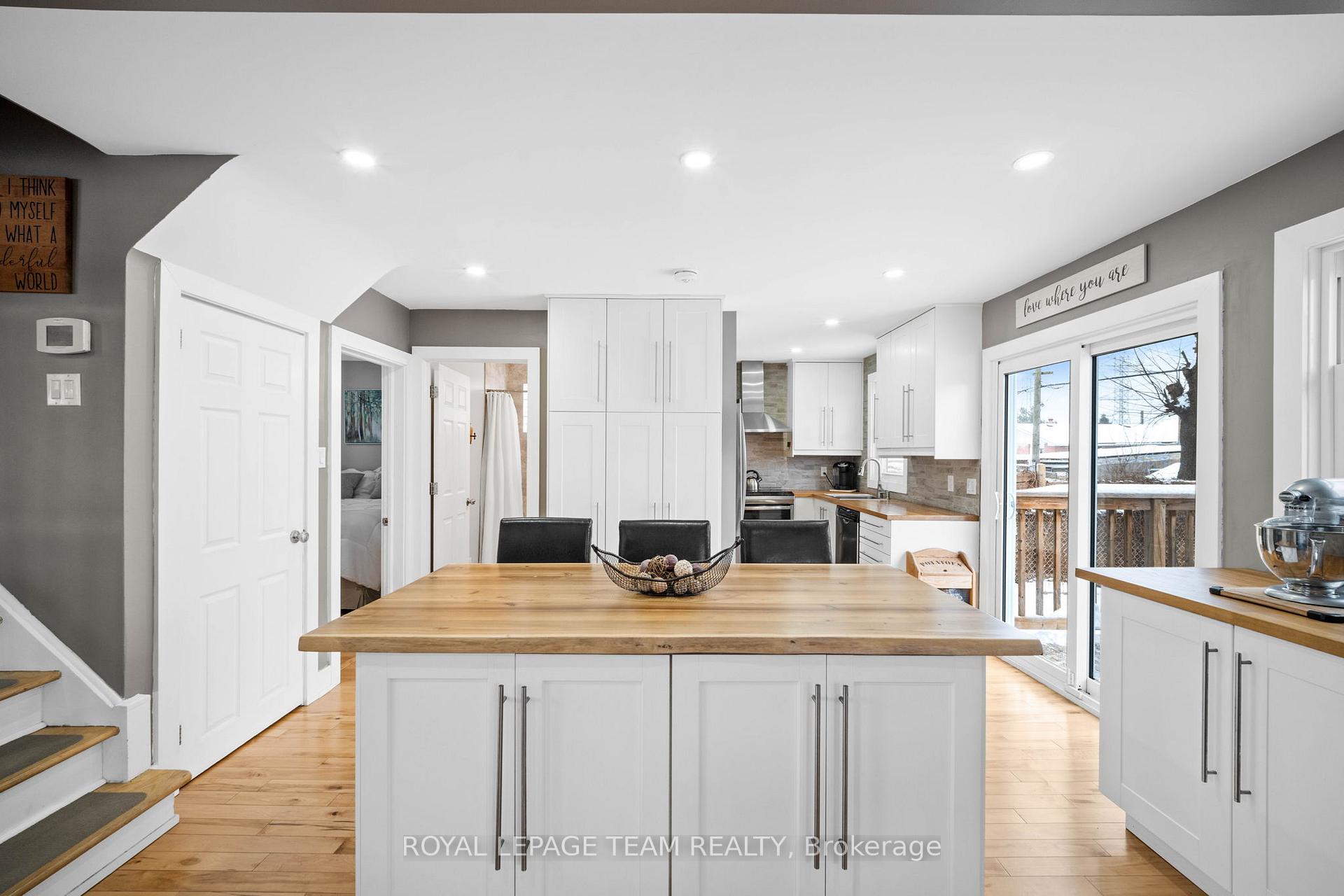 Photo 2 of 1220 St Paul Avenue E, Ottawa, Ellwood — HOMEH