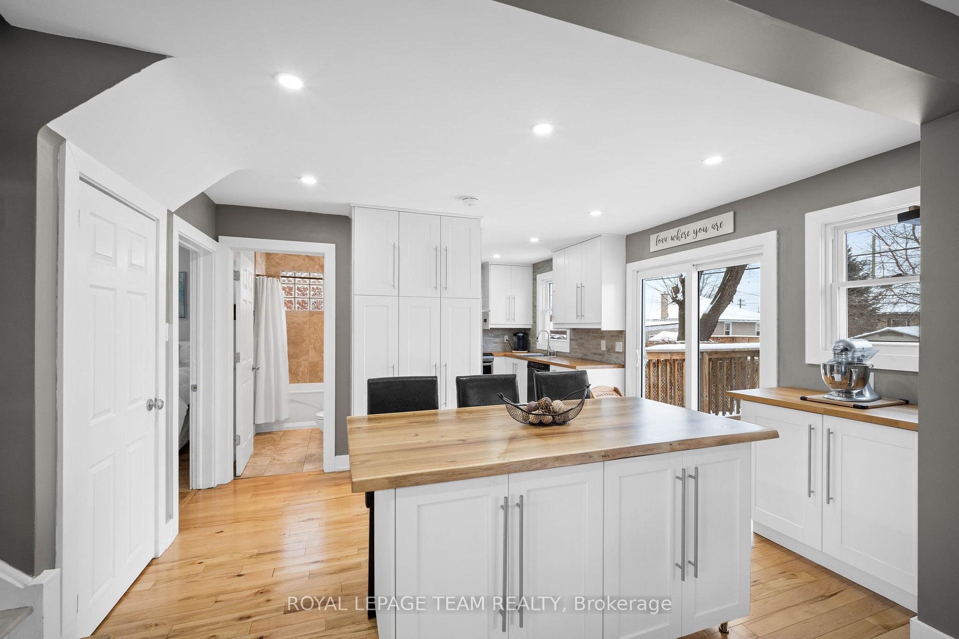 Photo 3 of 1220 St Paul Avenue E, Ottawa, Ellwood — HOMEH