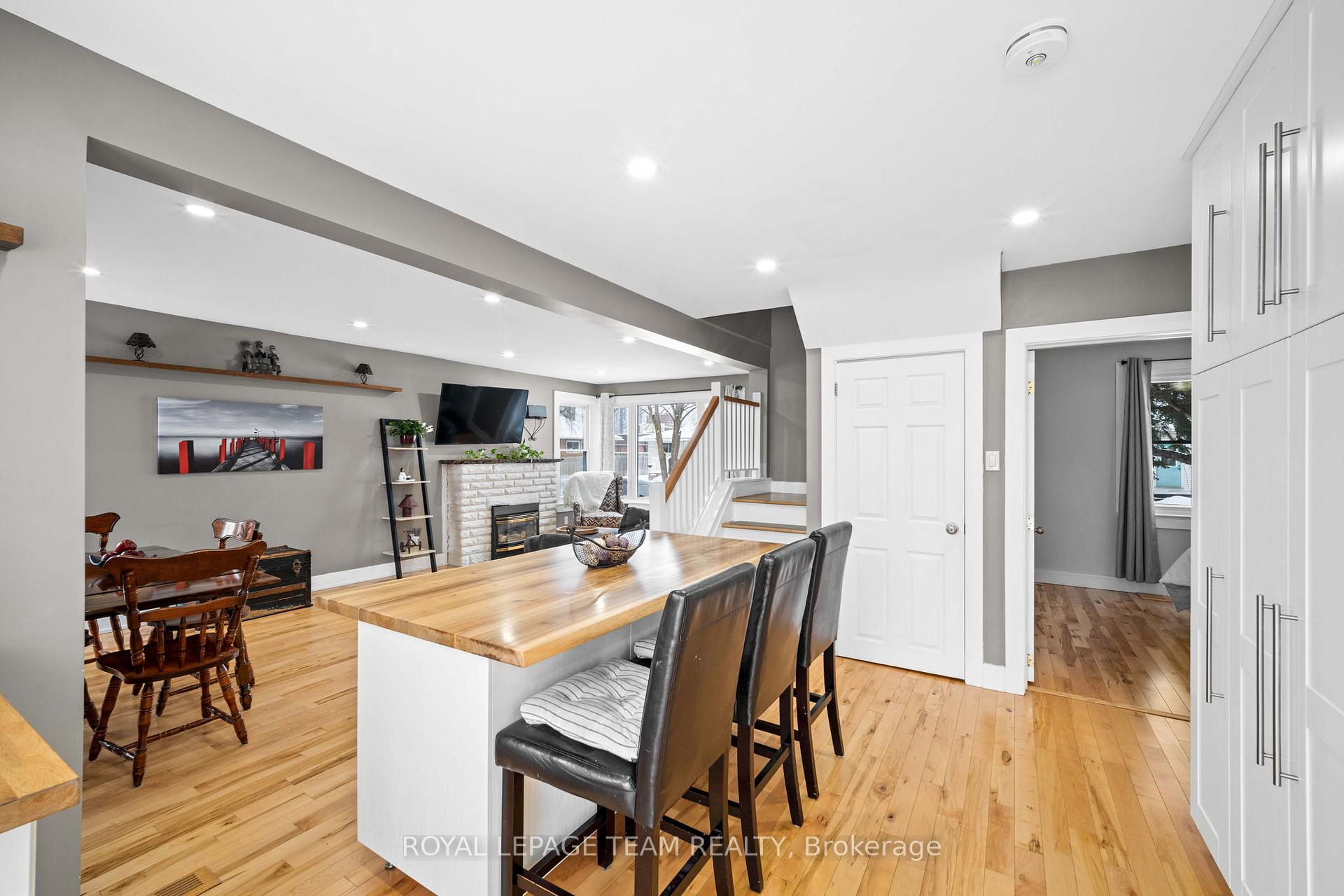 Photo 4 of 1220 St Paul Avenue E, Ottawa, Ellwood — HOMEH