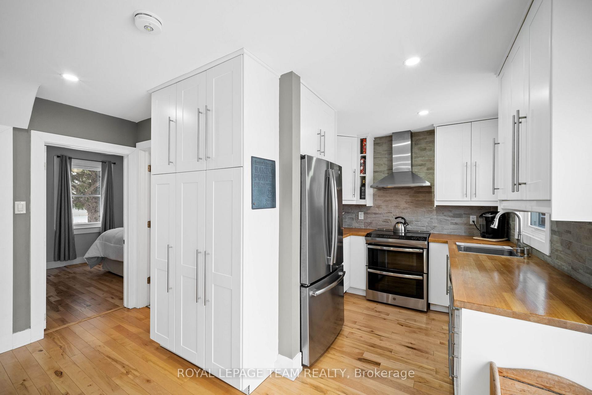 Photo 6 of 1220 St Paul Avenue E, Ottawa, Ellwood — HOMEH
