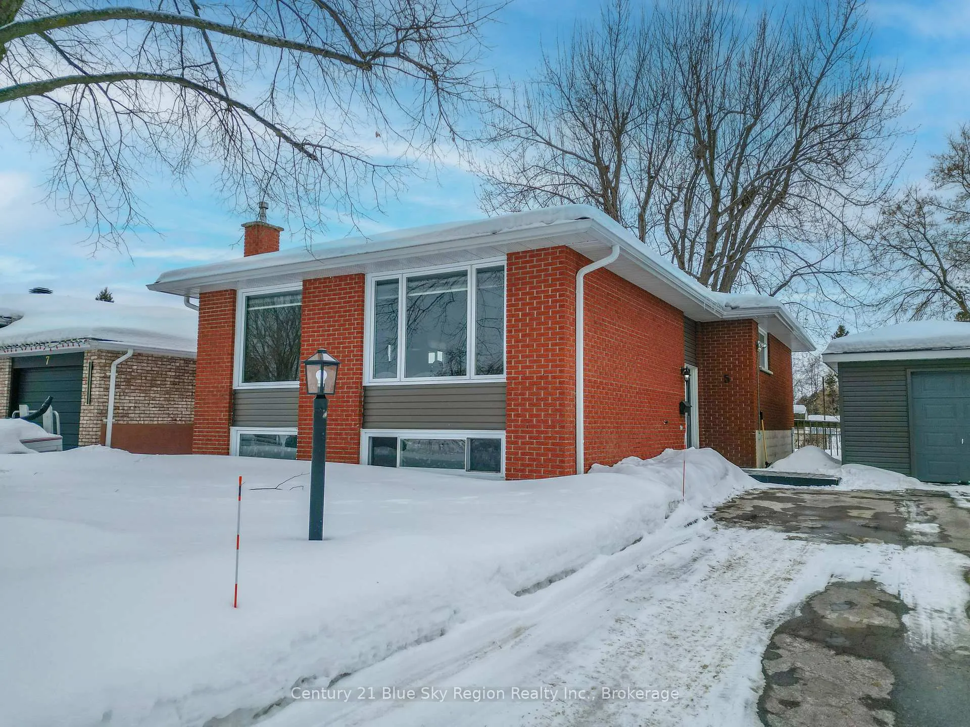 Photo 1 of 5 Knox Court, North Bay, Ferris — HOMEH