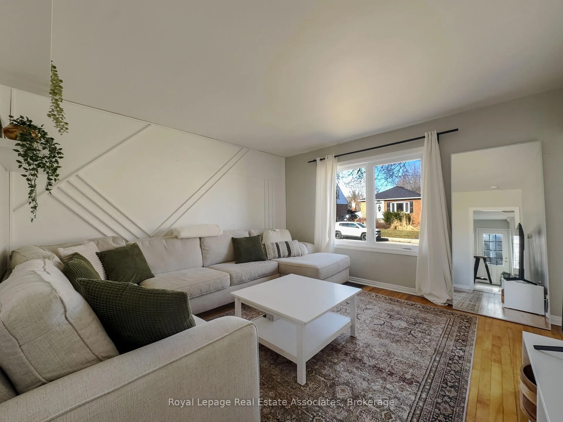 Photo 5 of 181 East 13th Street, Hamilton, Inch Park — HOMEH