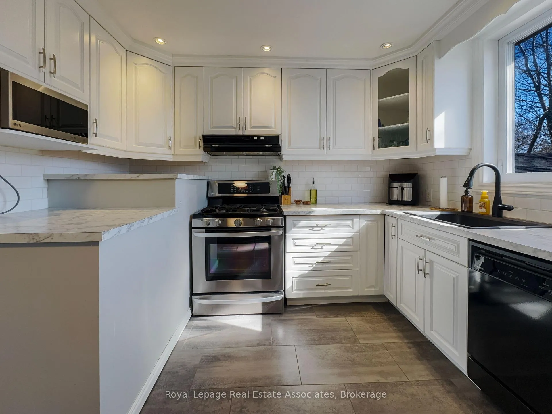 Photo 10 of 181 East 13th Street, Hamilton, Inch Park — HOMEH