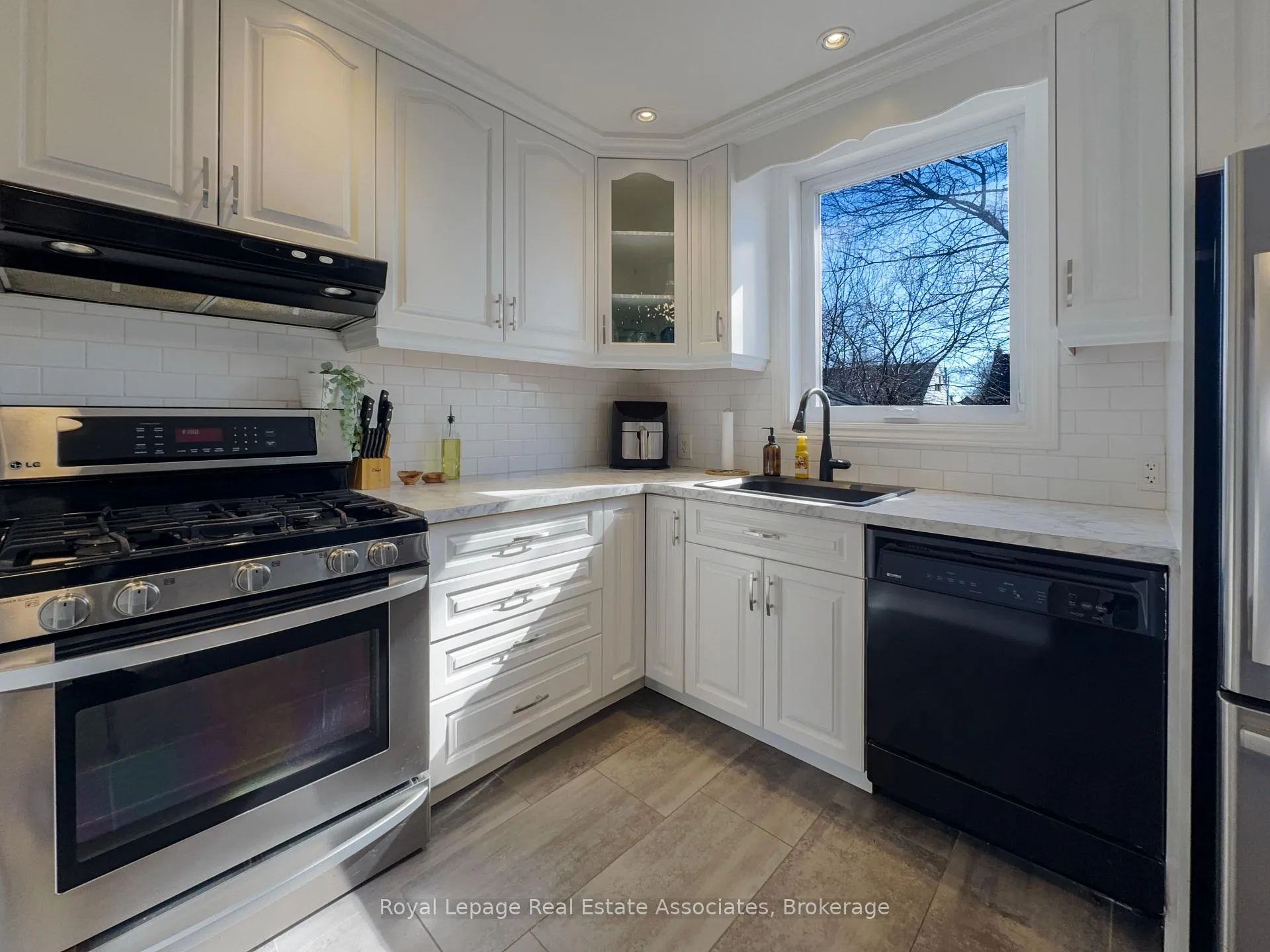Photo 11 of 181 East 13th Street, Hamilton, Inch Park — HOMEH