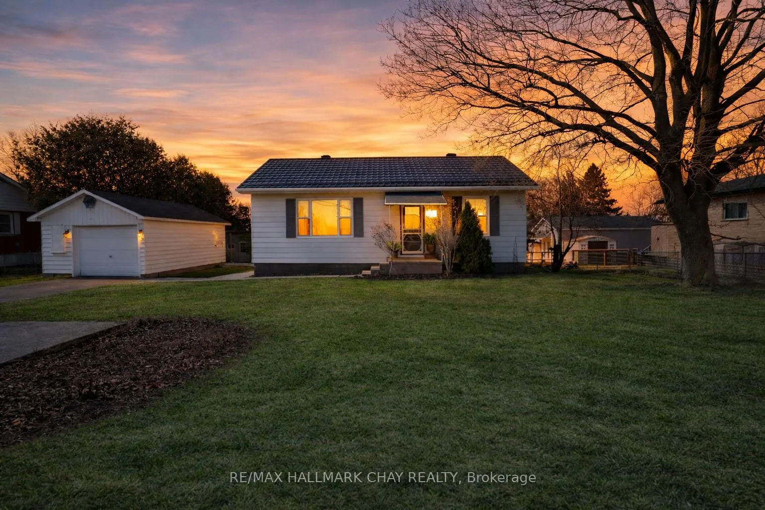 Photo 3 of 26 King Street S, Innisfil, Cookstown — HOMEH