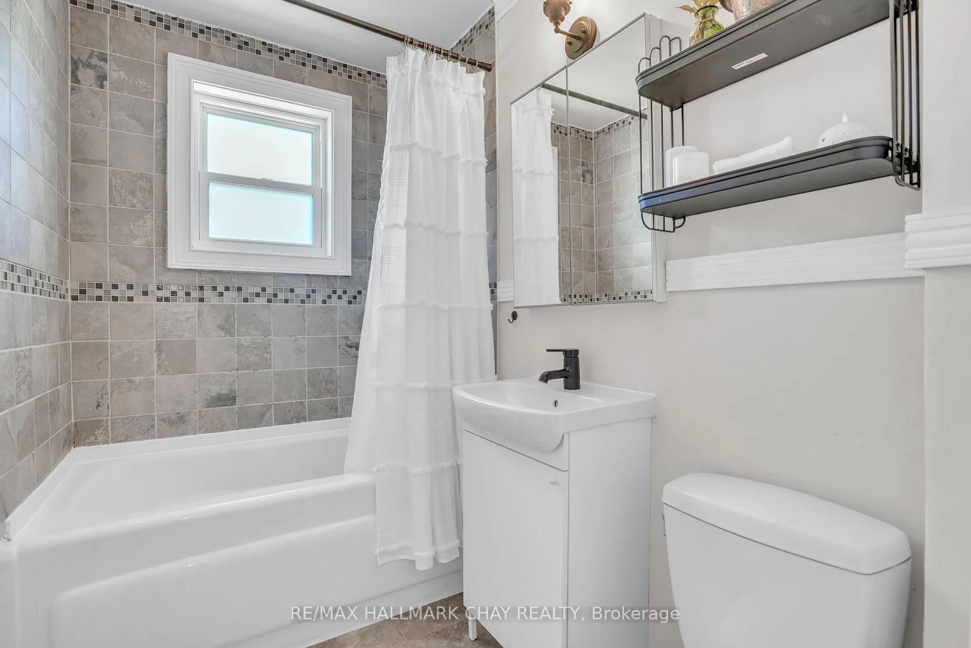 Photo 13 of 26 King Street S, Innisfil, Cookstown — HOMEH
