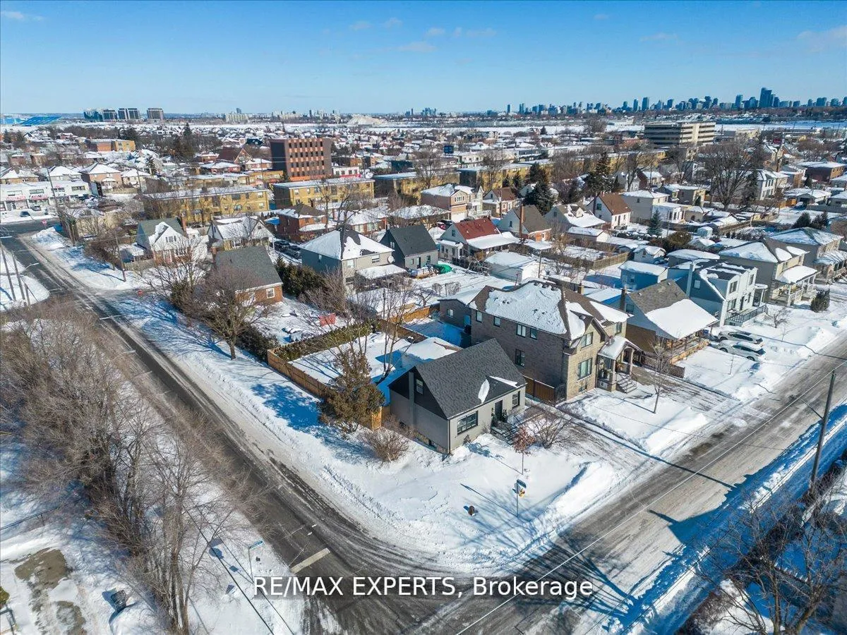 Photo 4 of 60 Anthony Road, North York, Downsview-Roding-CFB — HOMEH