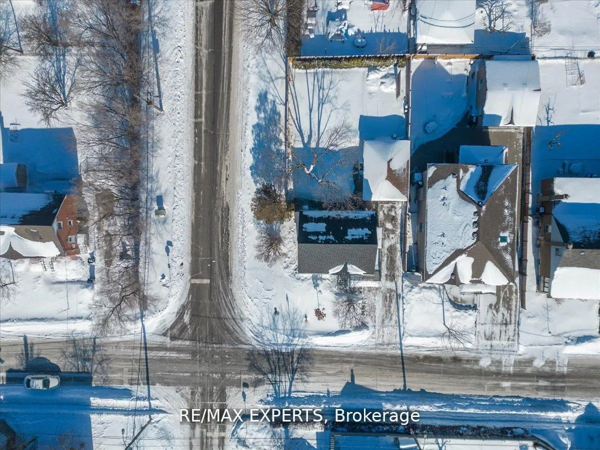 Photo 5 of 60 Anthony Road, North York, Downsview-Roding-CFB — HOMEH